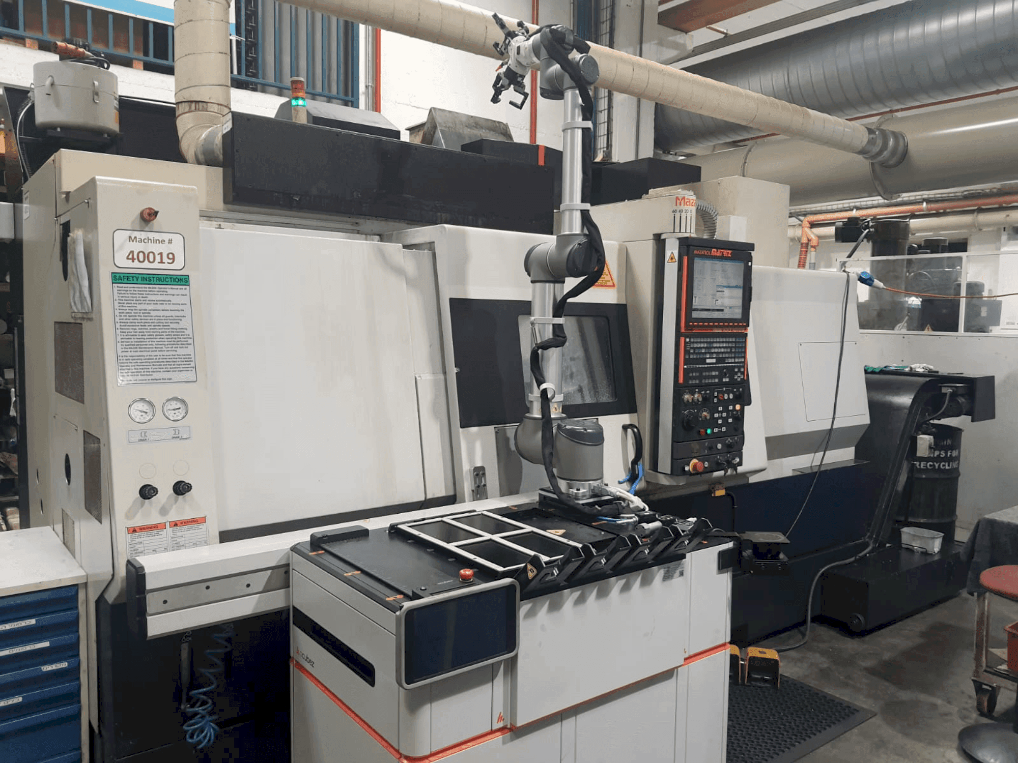 Vista frontal de la máquina Mazak INTEGREX 200-IV ST
