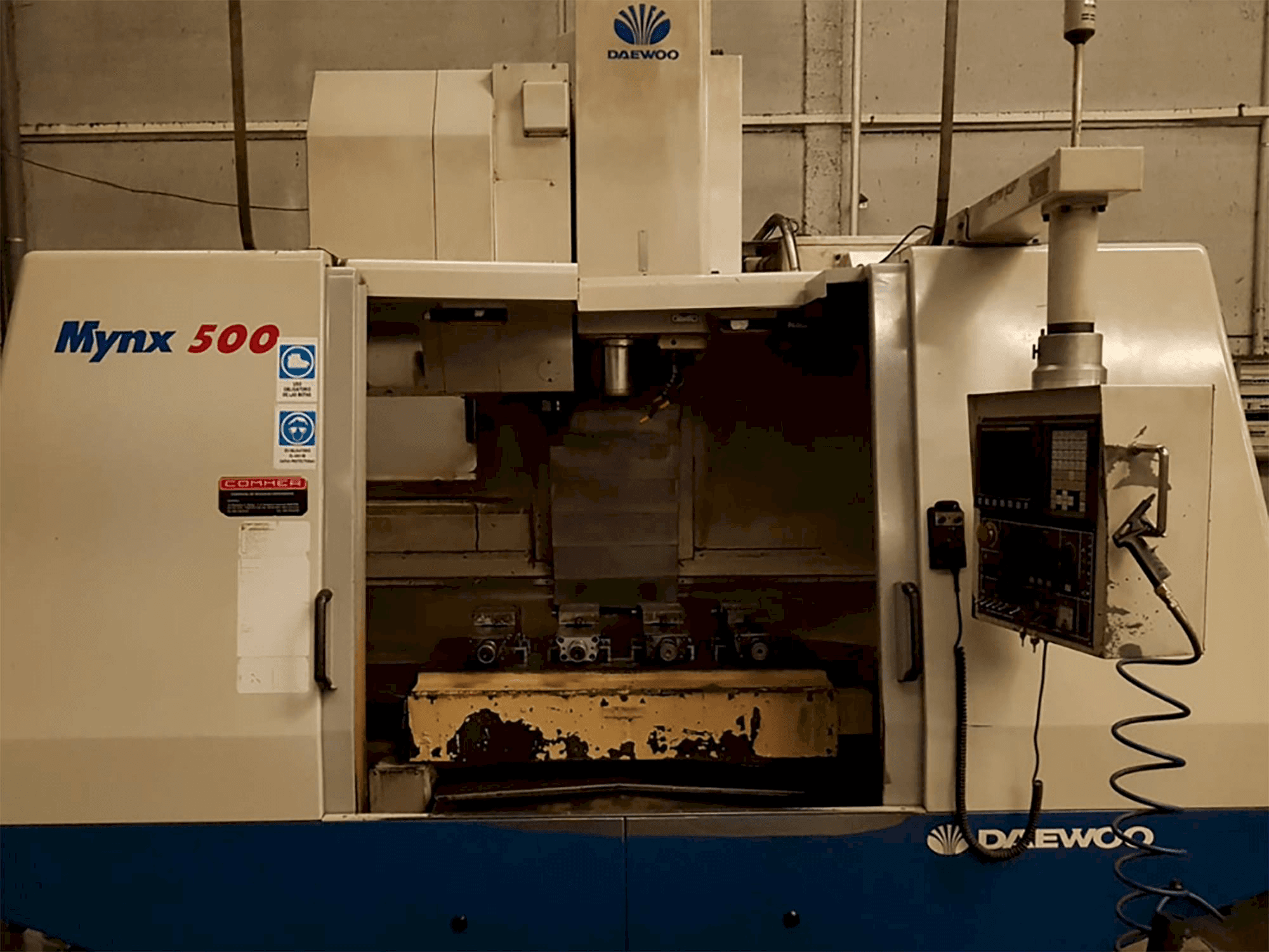 Vista frontal de la máquina DAEWOO MYNX 500