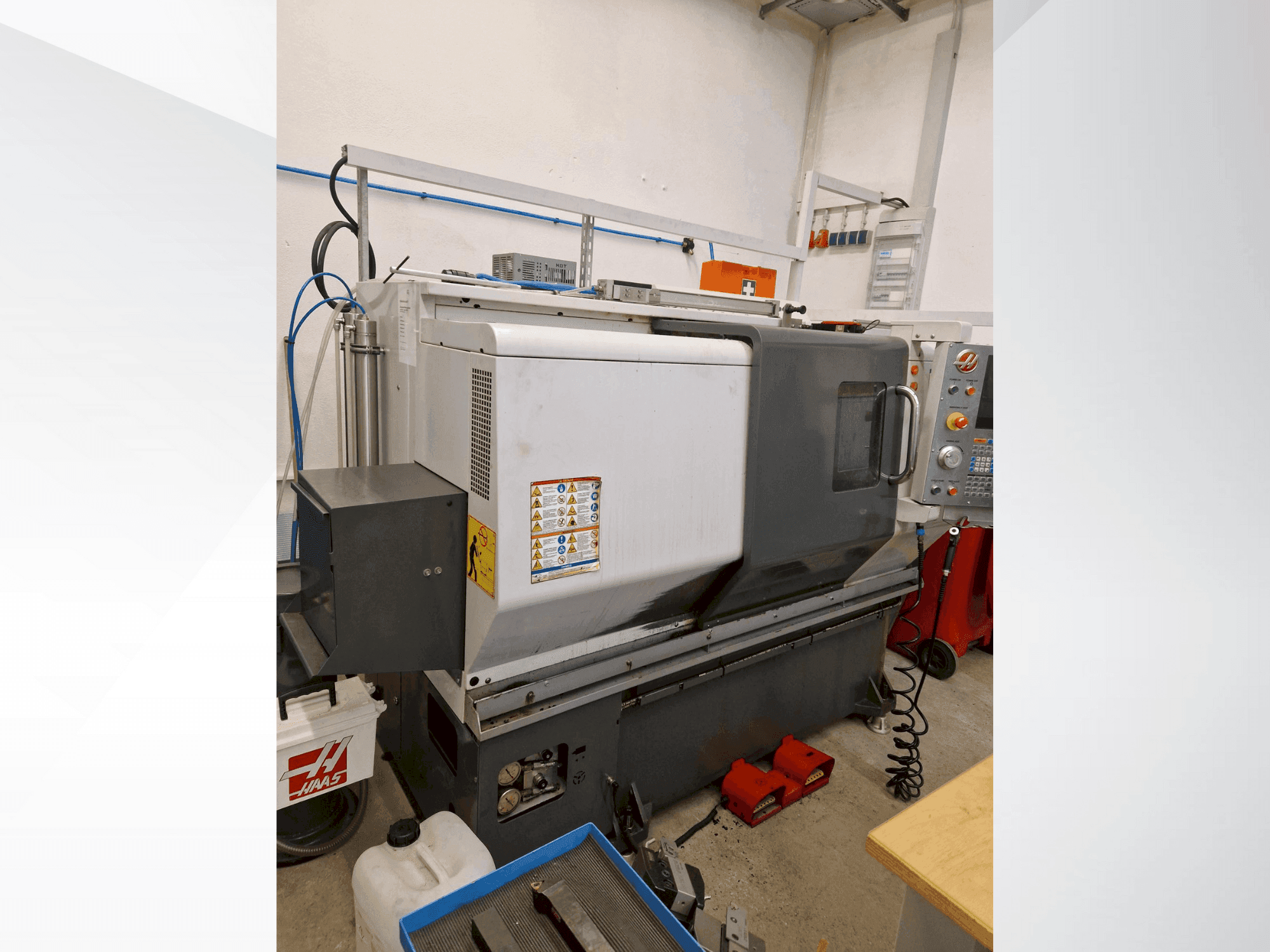 Vista frontal de la máquina HAAS ST-10Y