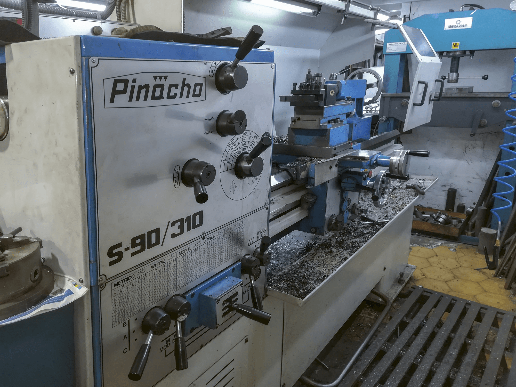 Vista izquierda 1 de la máquina Pinacho S-90/310