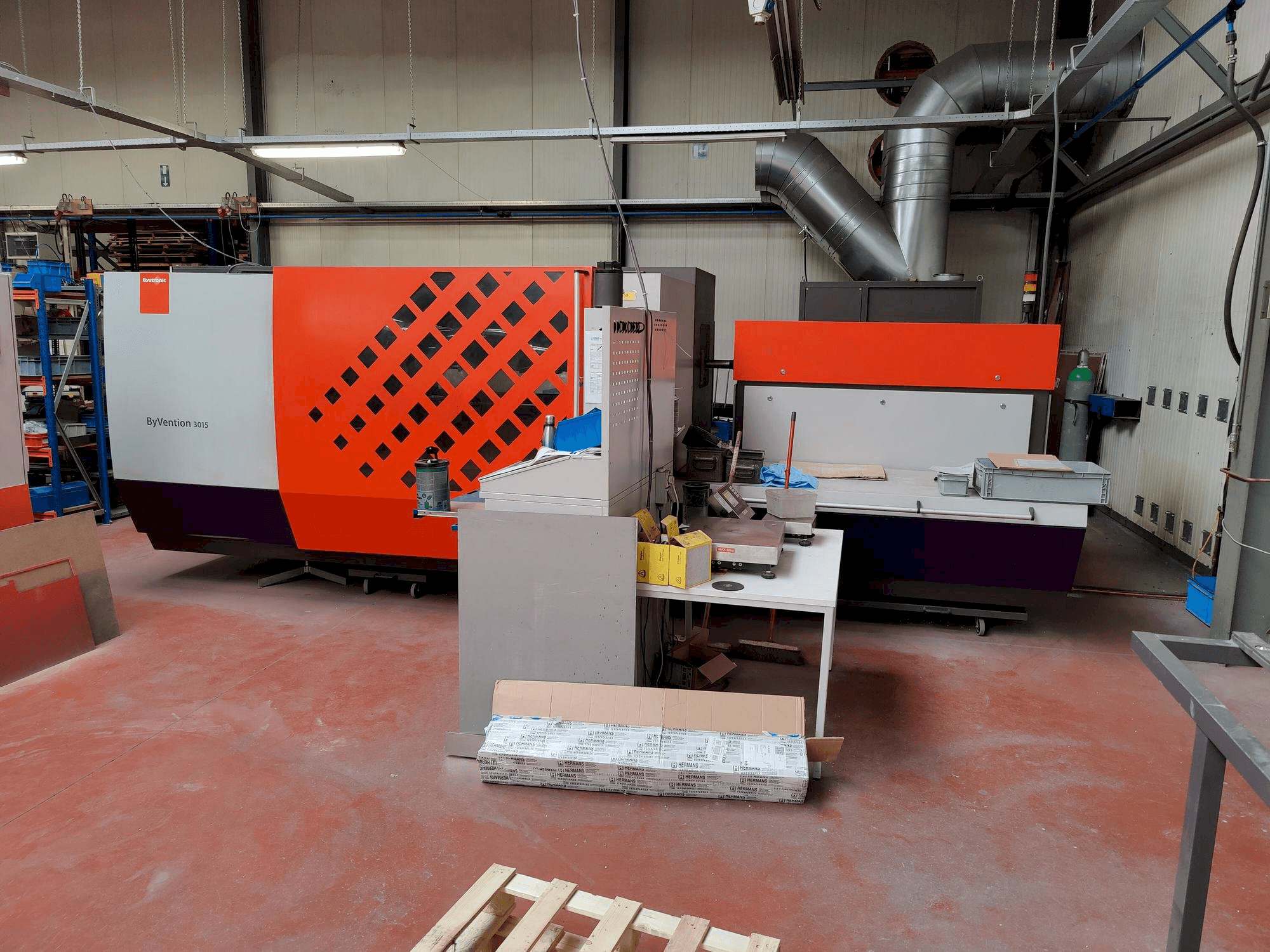 Vista frontal de la máquina Bystronic ByVention 3015