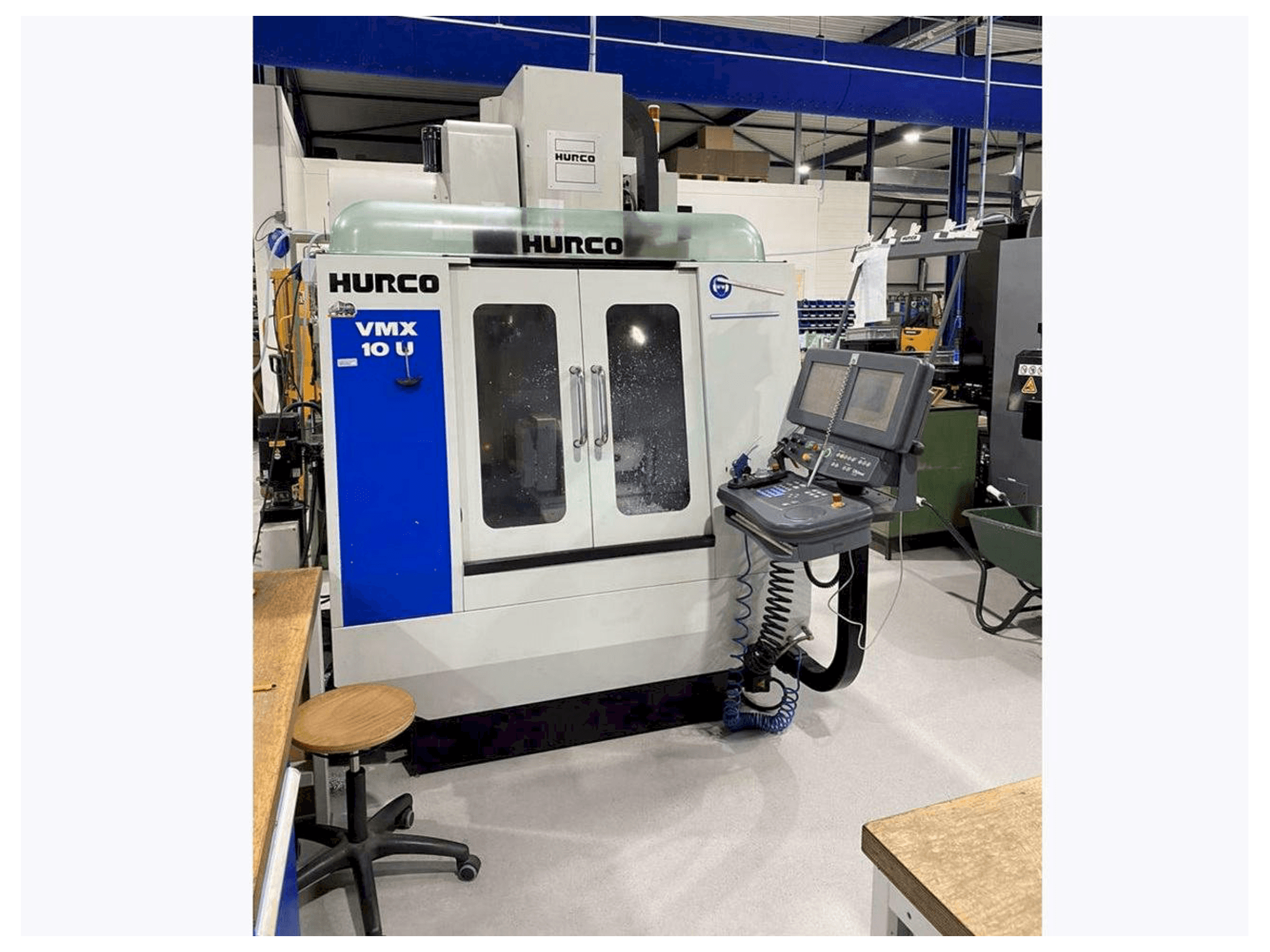 Vista frontal de la máquina Hurco VMX 10 U 5