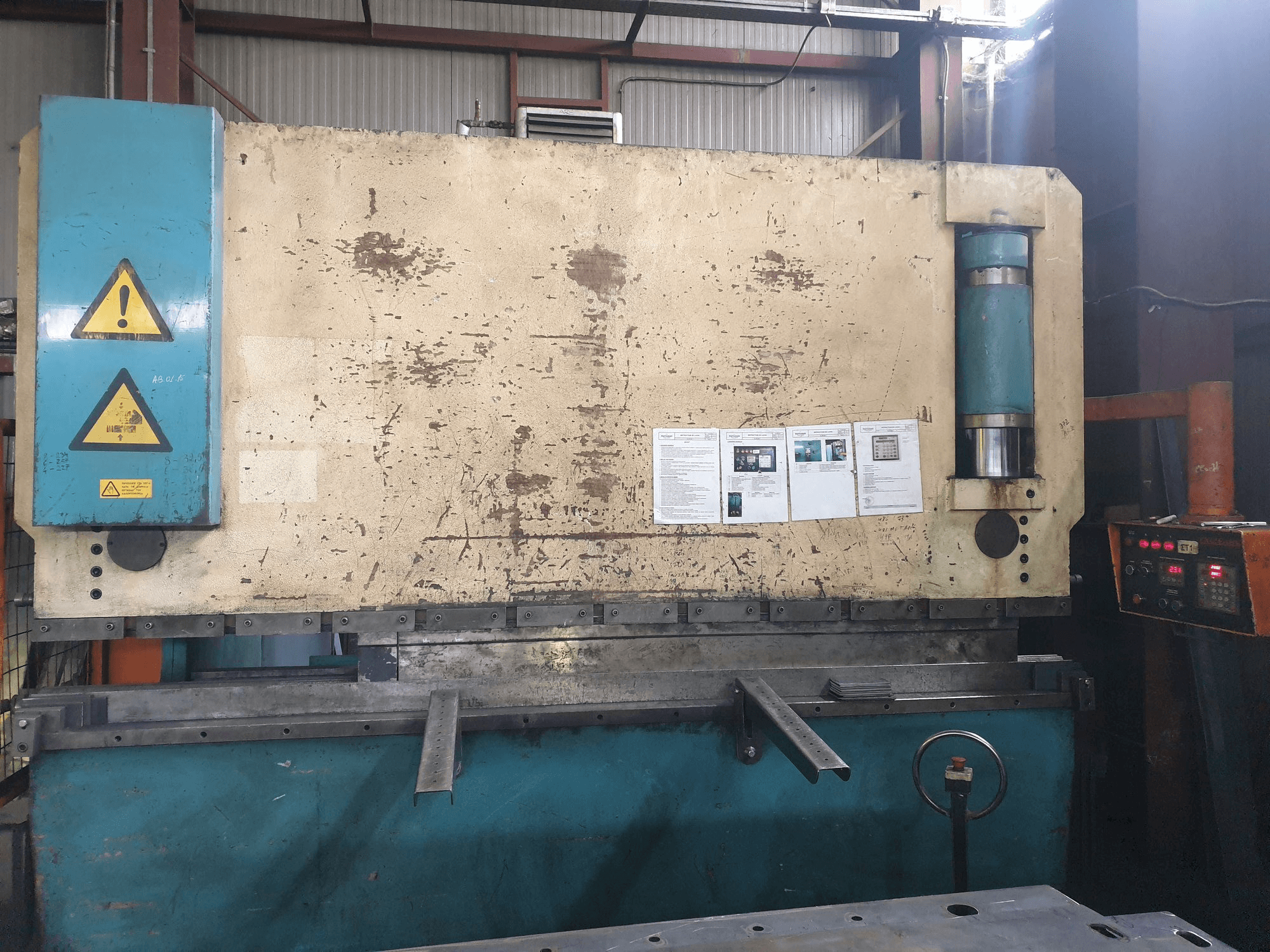 Vista frontal de la máquina GIZELIS PB 130/3000