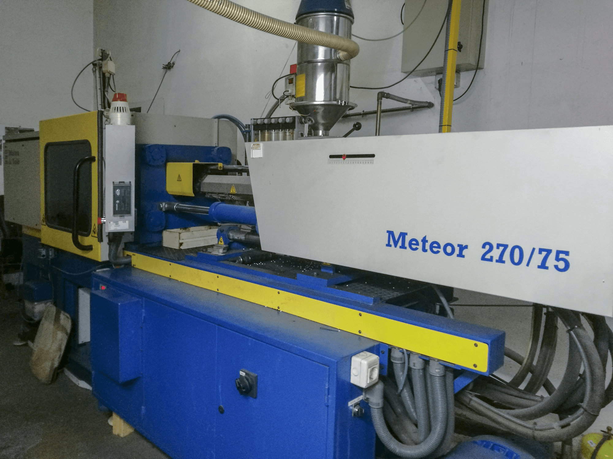 Vista derecha 1 de la máquina Mateu & Solé Meteor 270/75