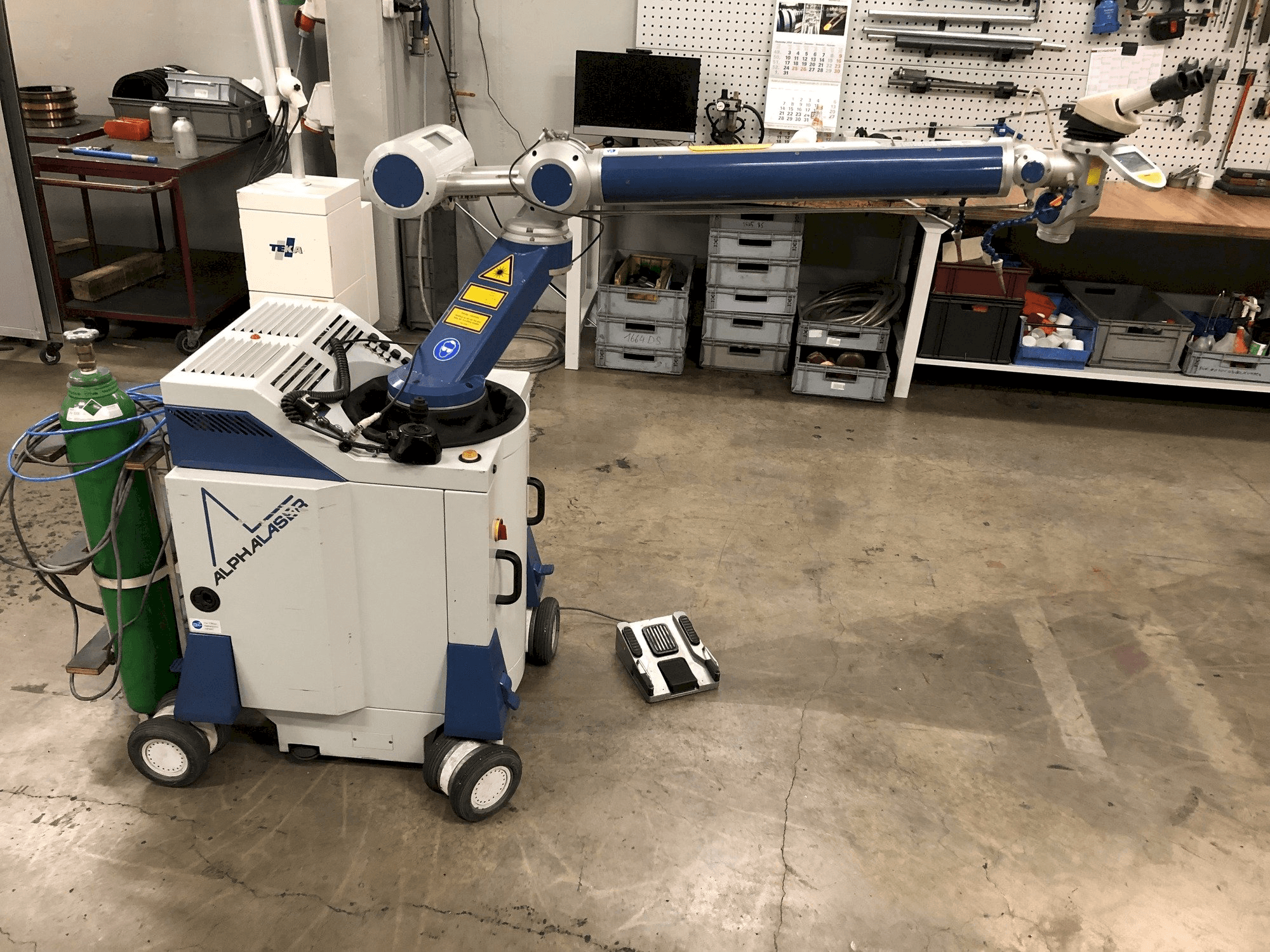 Vista izquierda de la máquina ALPHA LASER ALM 200