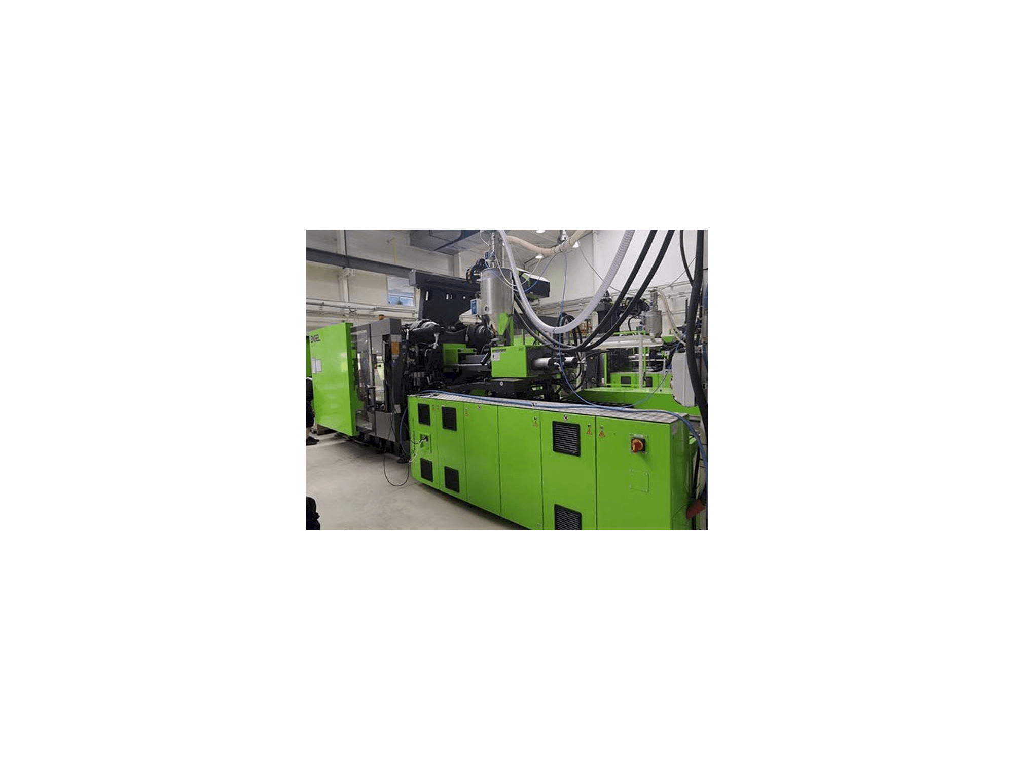 Vista frontal de la máquina Engel DUO 860/450