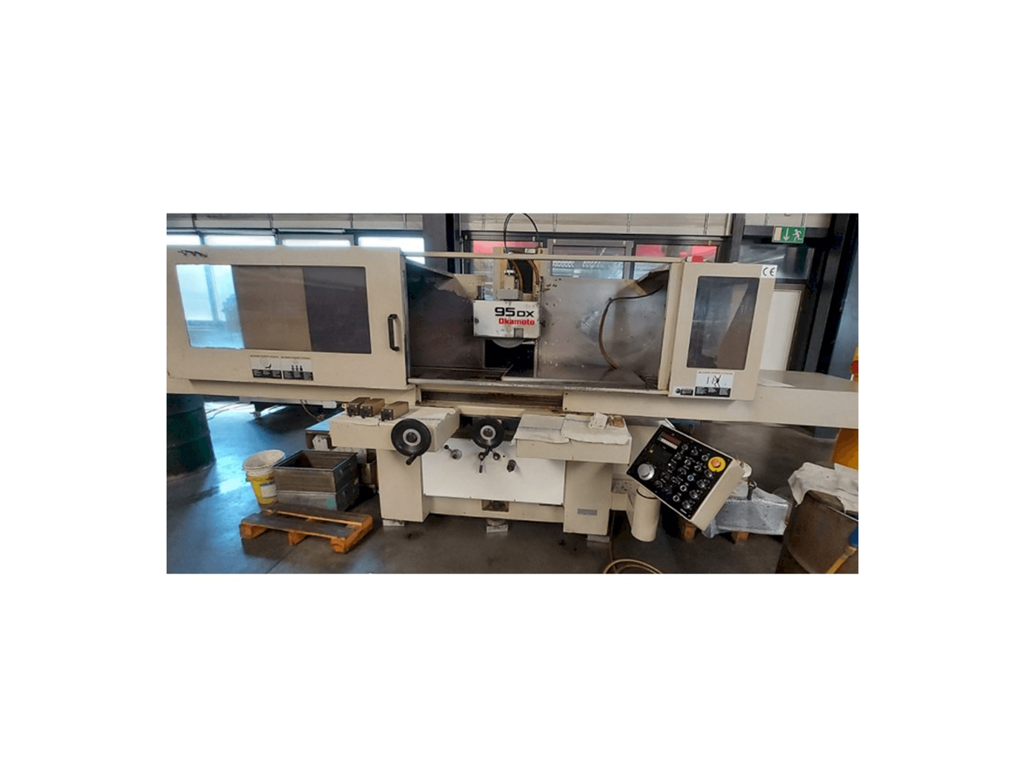 Vista frontal de la máquina OKAMOTO 95DX