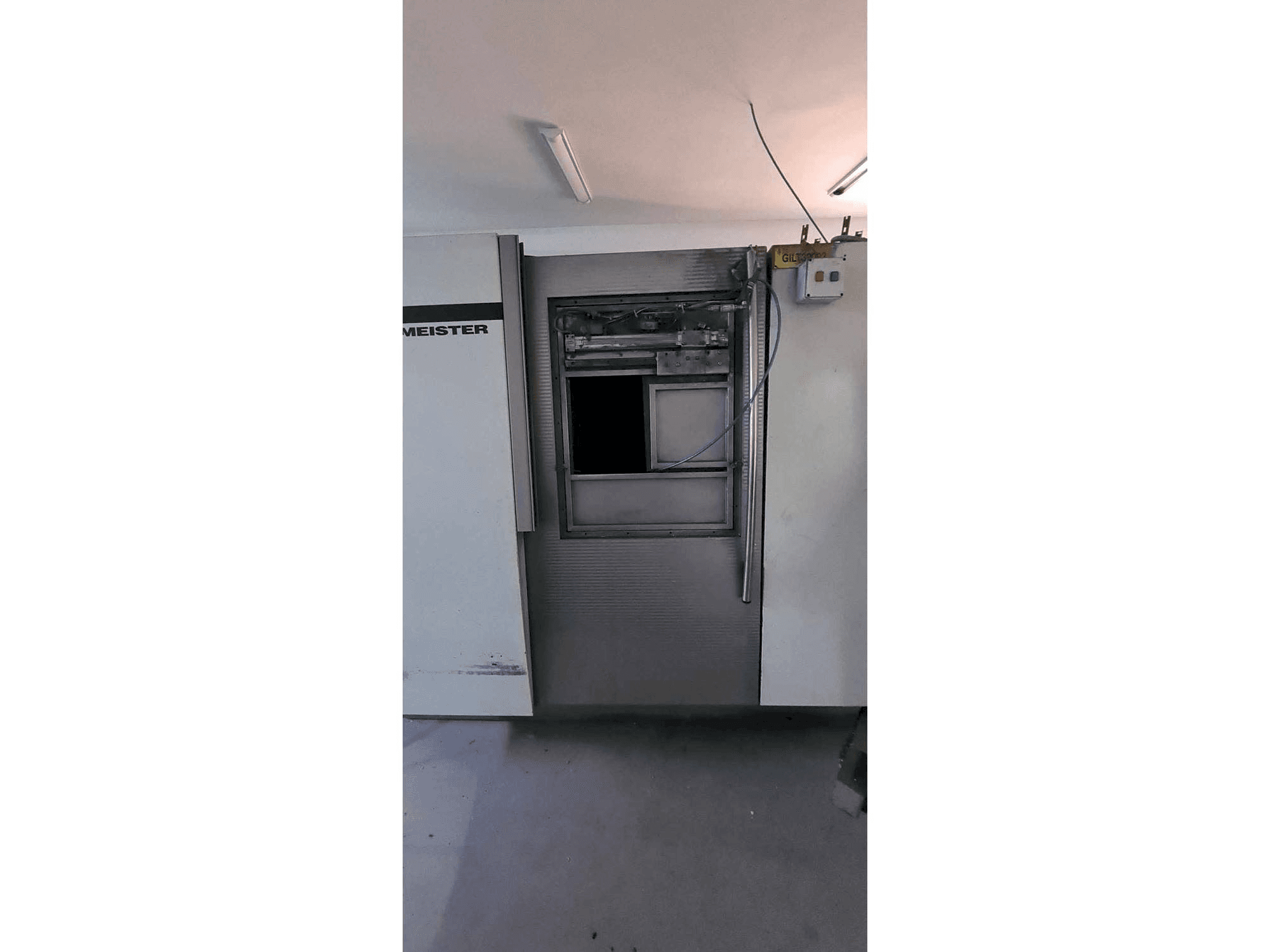 Vista frontal de la máquina Gildemeister TWIN 32