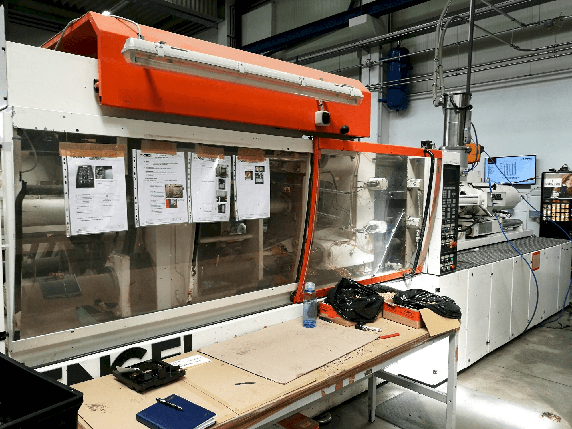 Vista frontal de la máquina ENGEL ES 1300/225