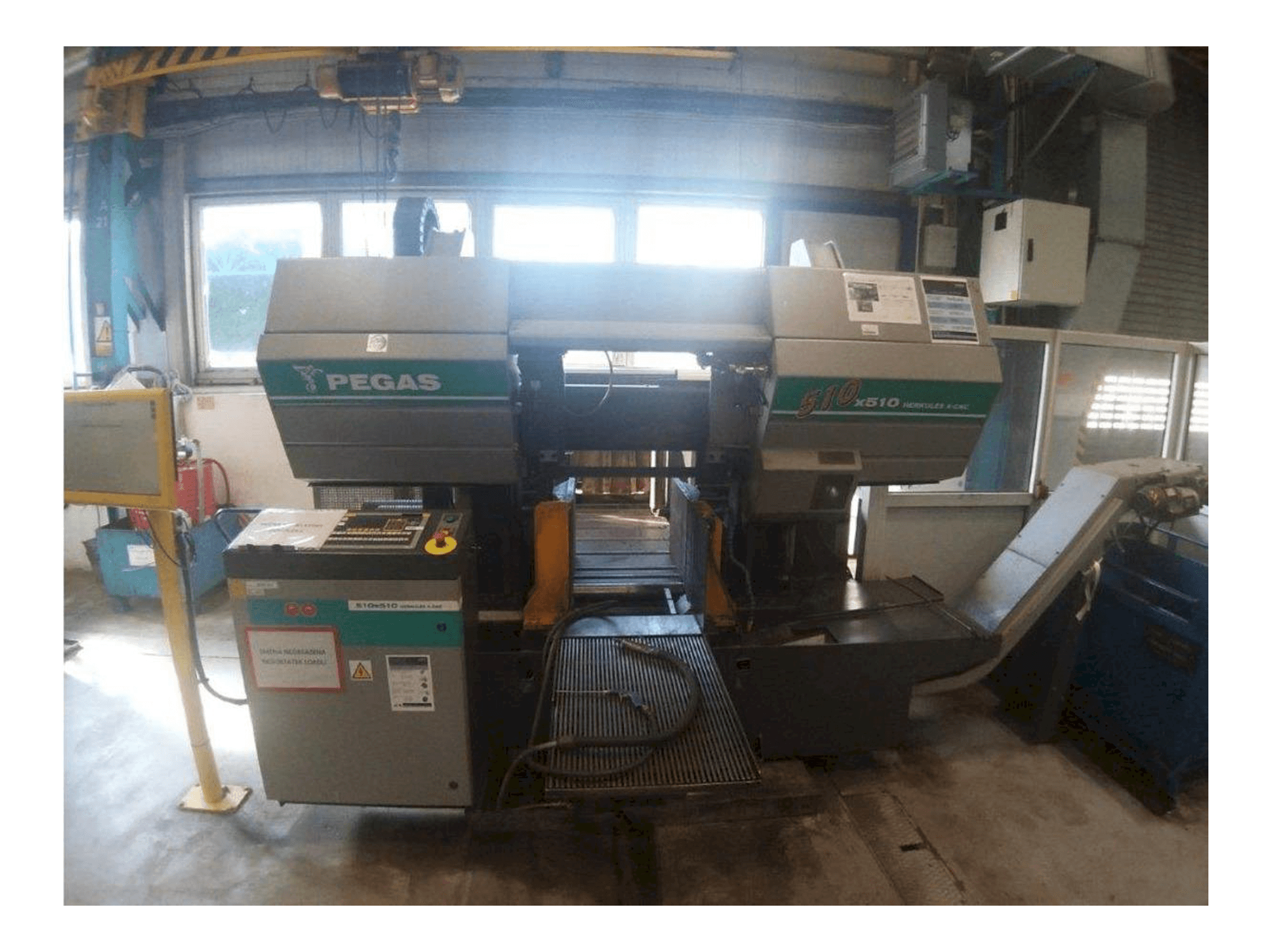 Vista frontal de la máquina Pegas 510x510 Herkules X-CNC