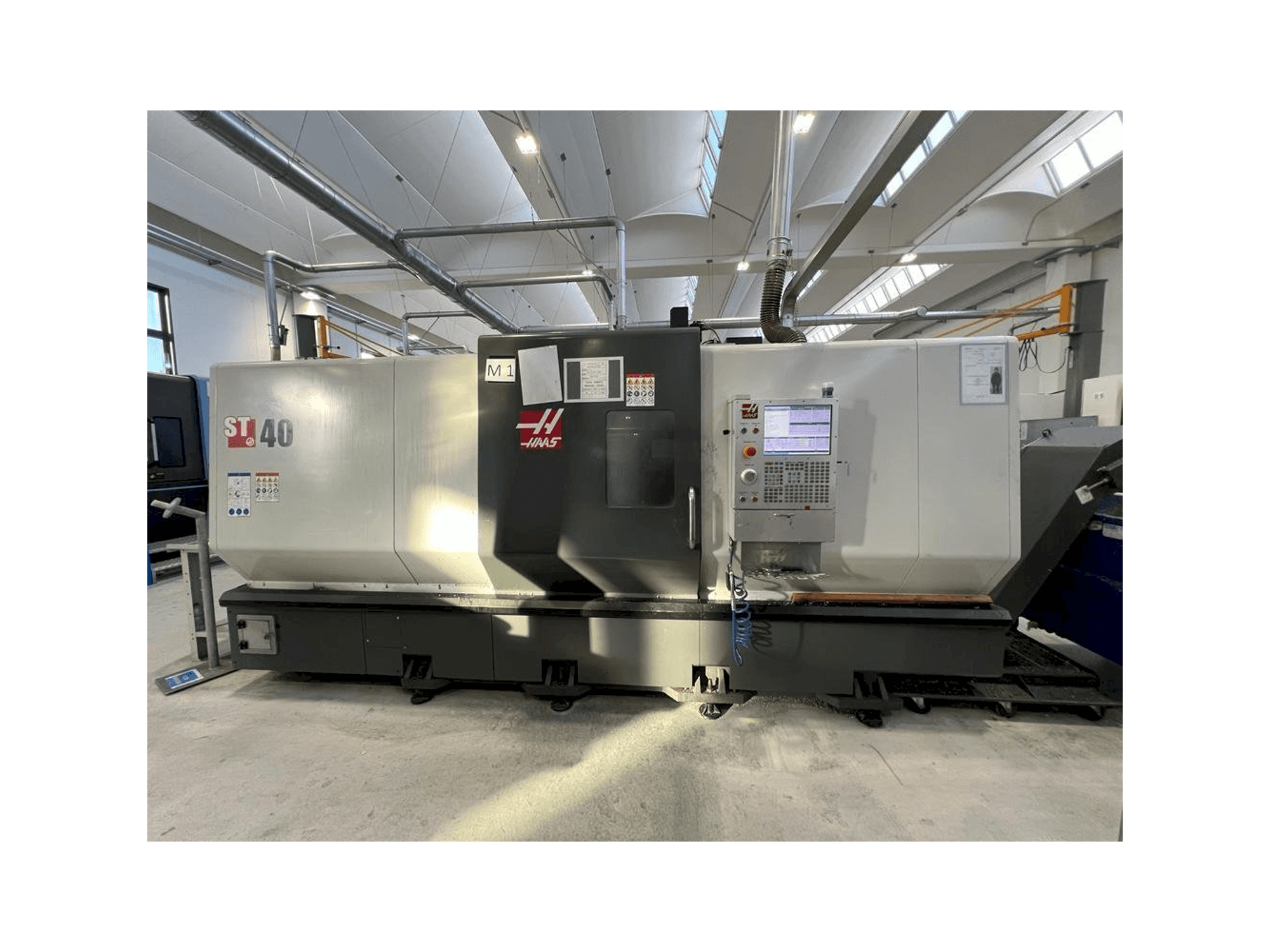 Vista frontal de la máquina HAAS ST-40
