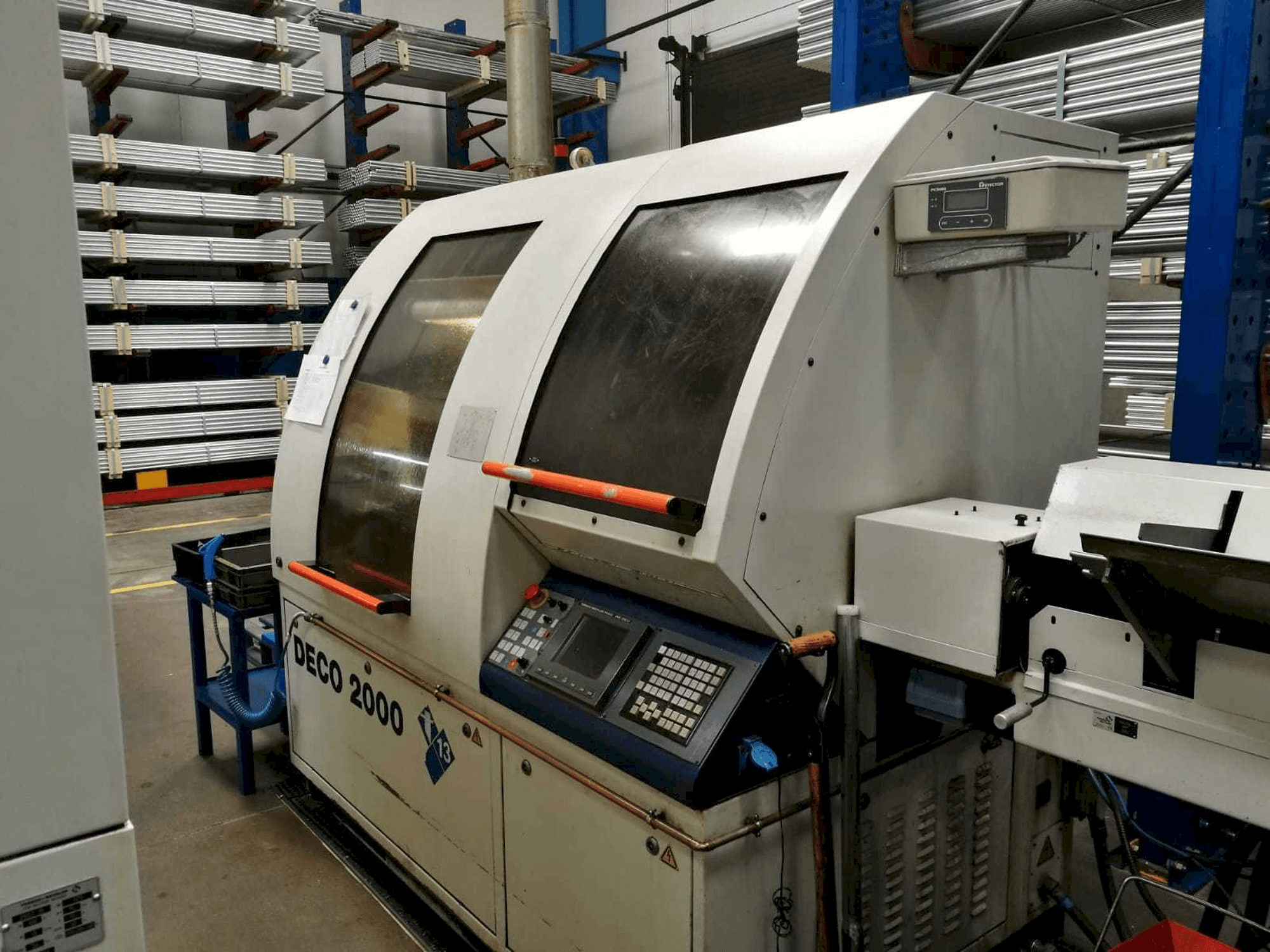Vista frontal de la máquina Bechler DECO 2000/13