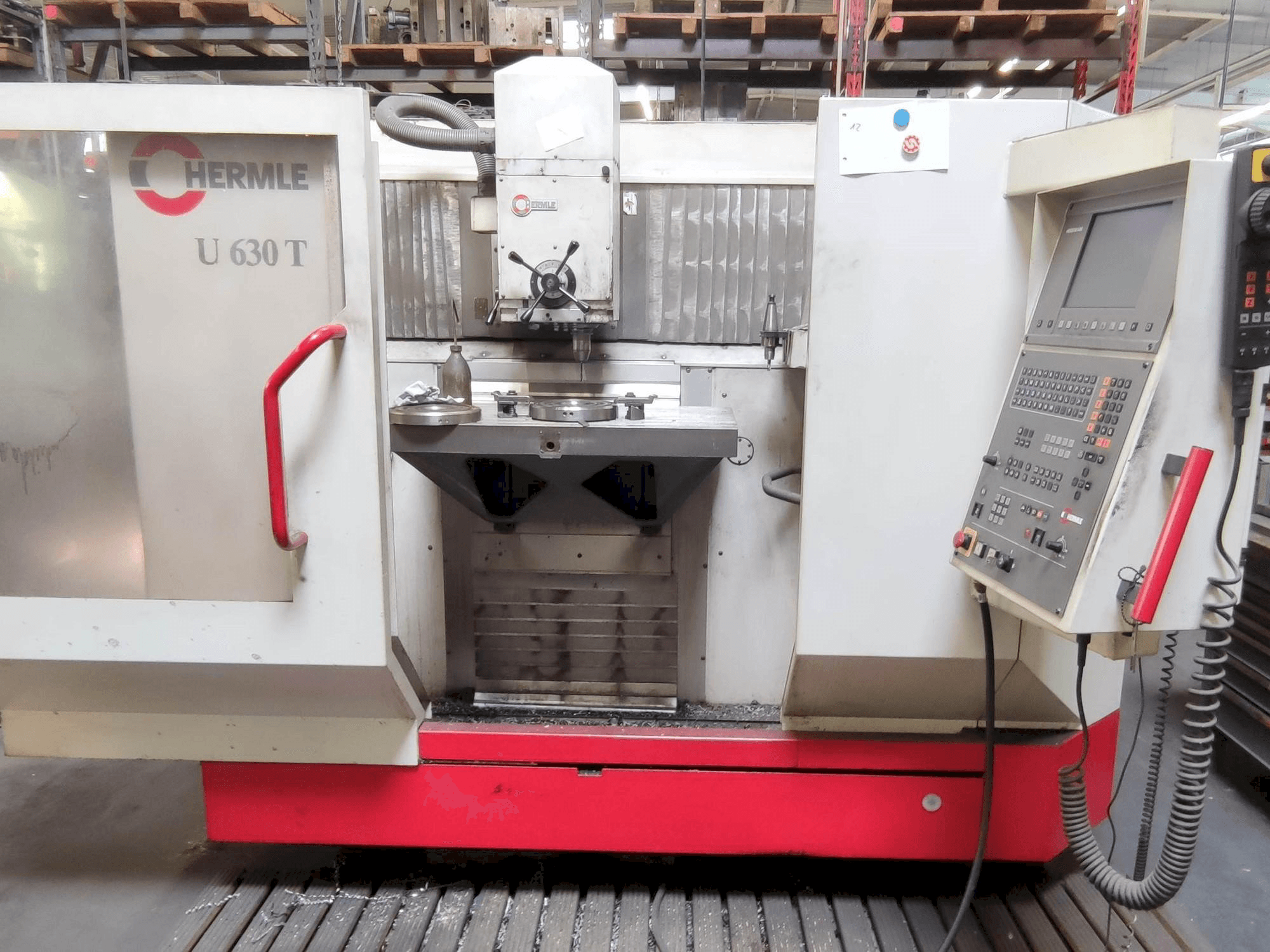 Vista frontal de la máquina HERMLE U630T