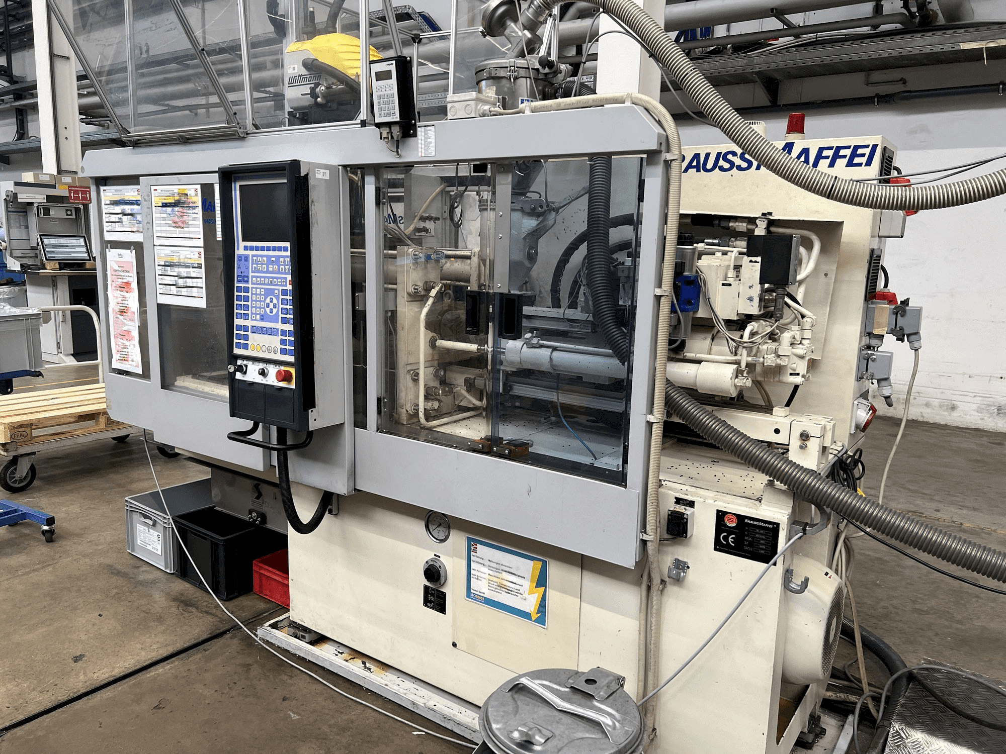 Vista frontal de la máquina Krauss Maffei KM 50-125 C1