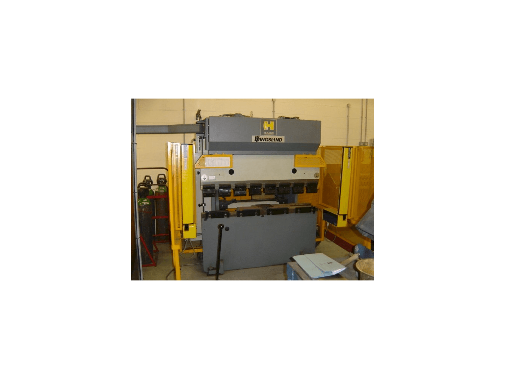 Vista frontal de la máquina HACO PPM 1640