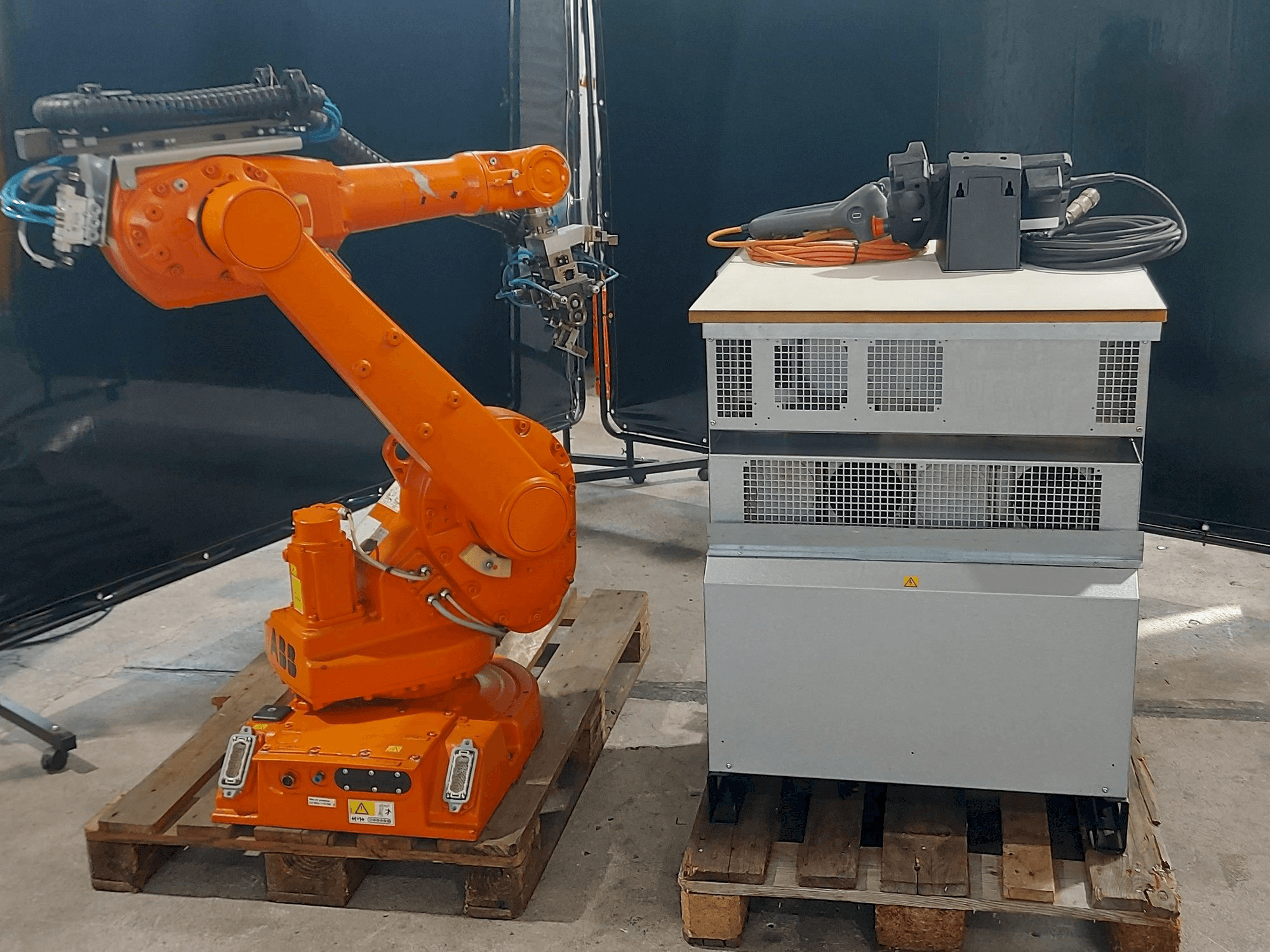 Vista frontal de la máquina ABB IRB1600