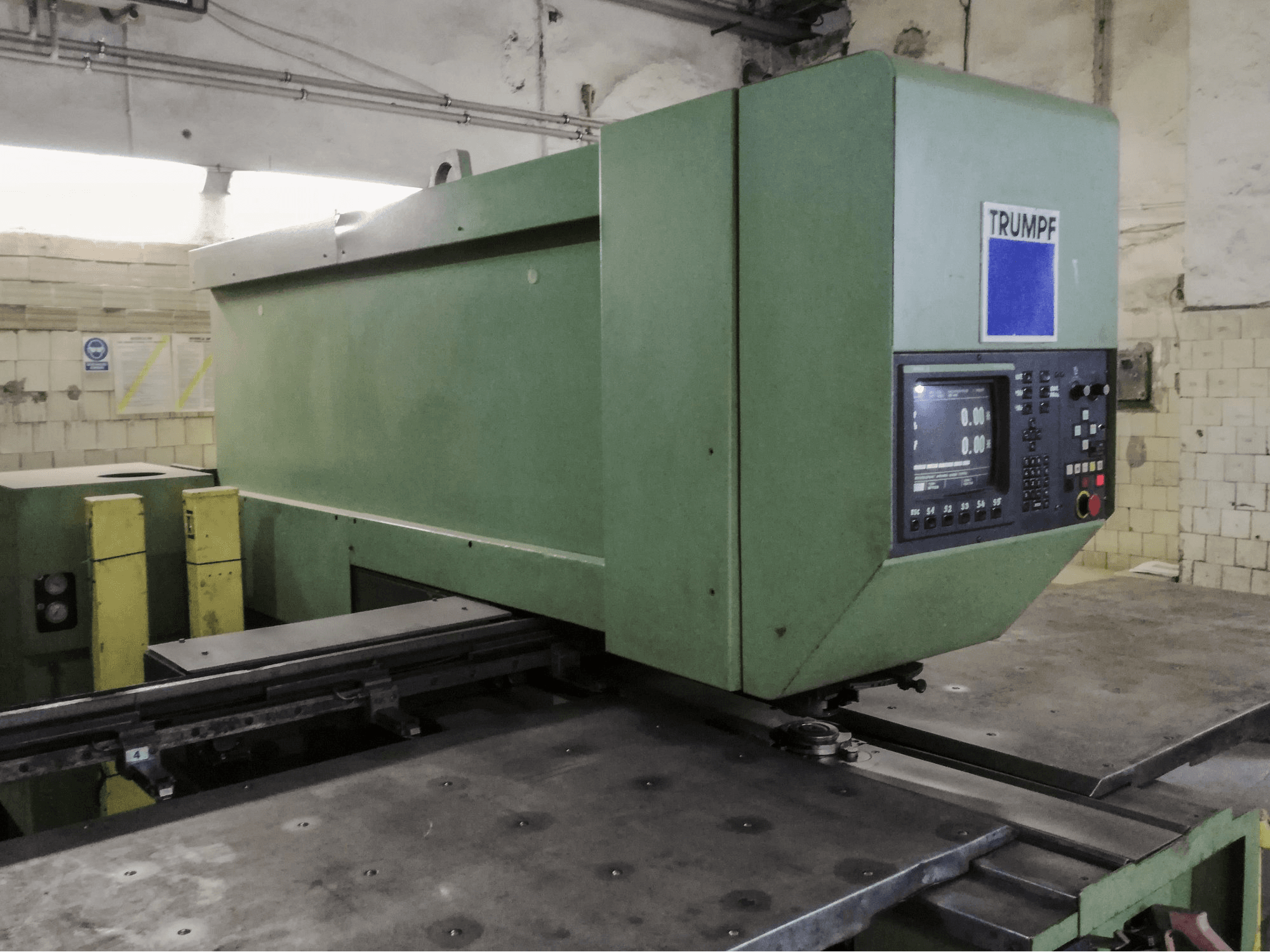 Vista izquierda 1 de la máquina Trumpf Trumatic 235