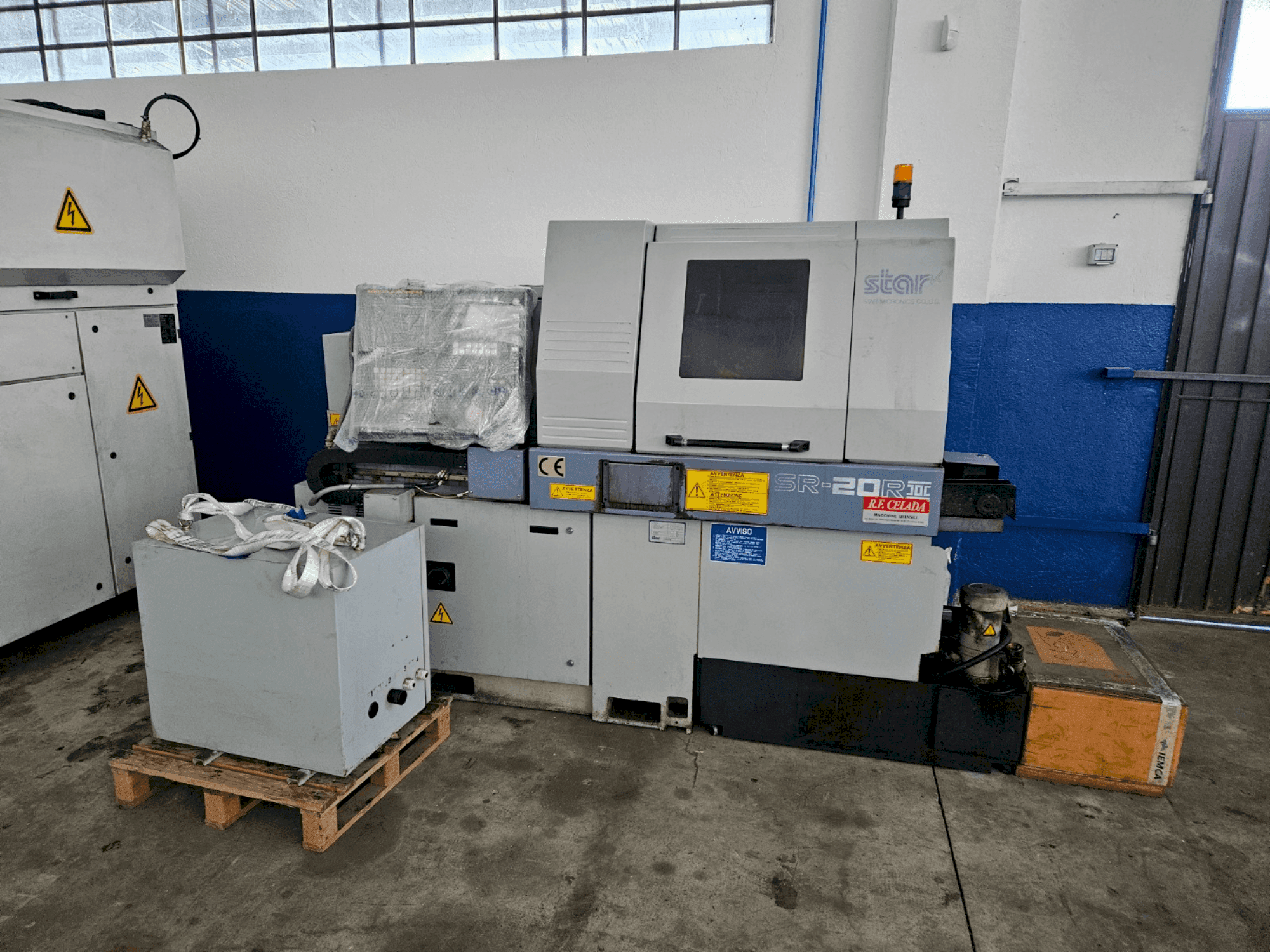 Vista frontal de la máquina STAR MICRONICS SR 20R II