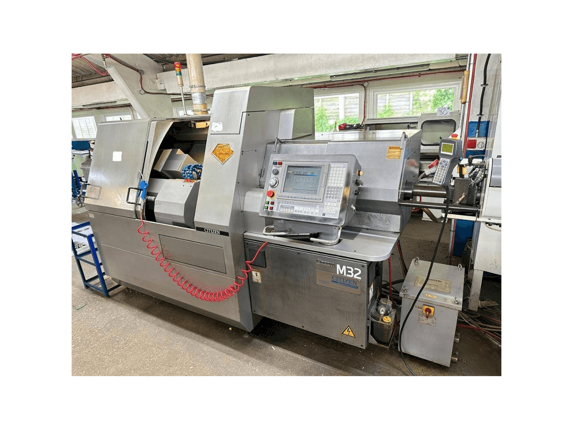 Vista frontal de la máquina Citizen M32V