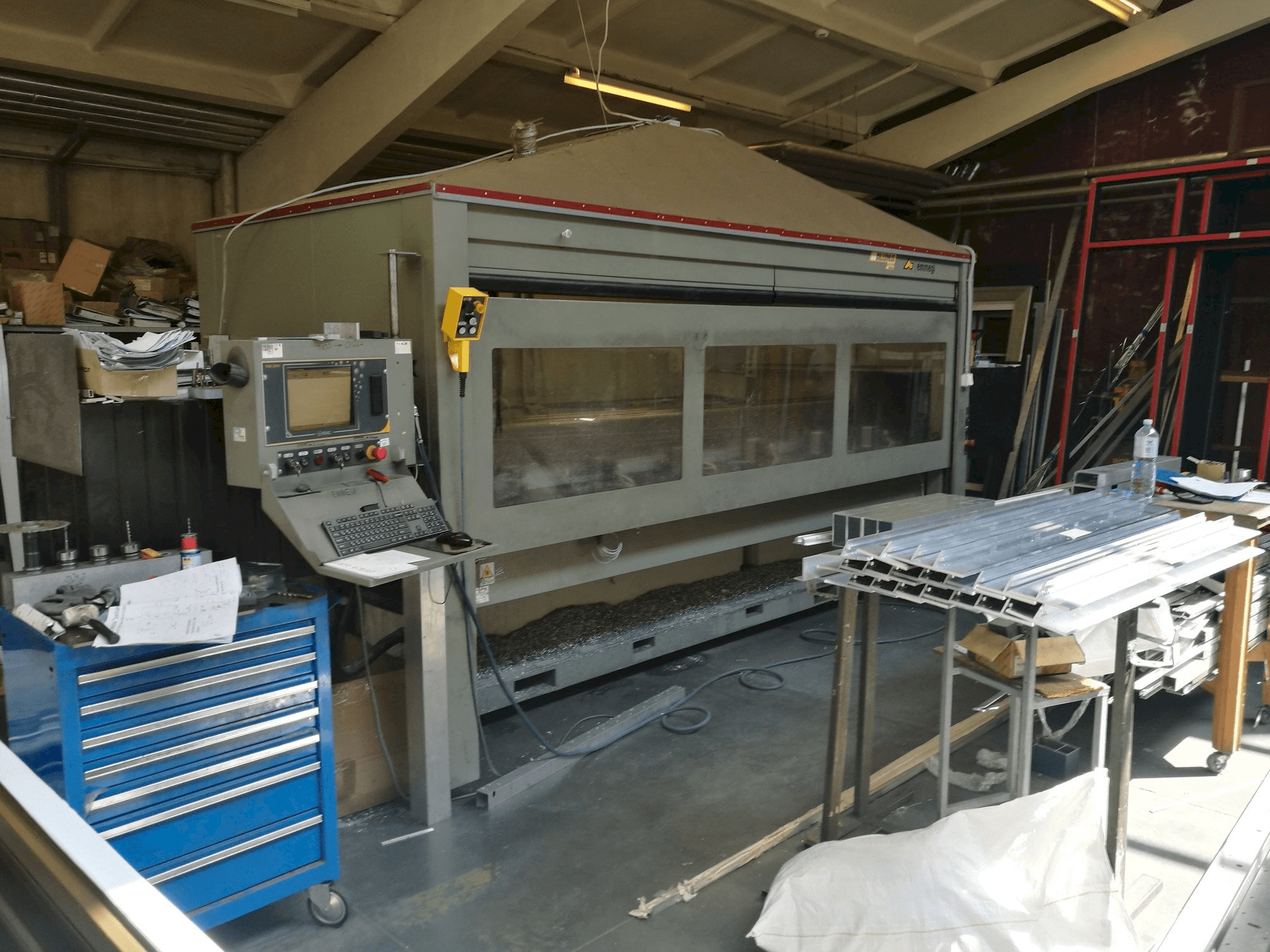 Vista frontal de la máquina Aluma Phantomatic T4 A