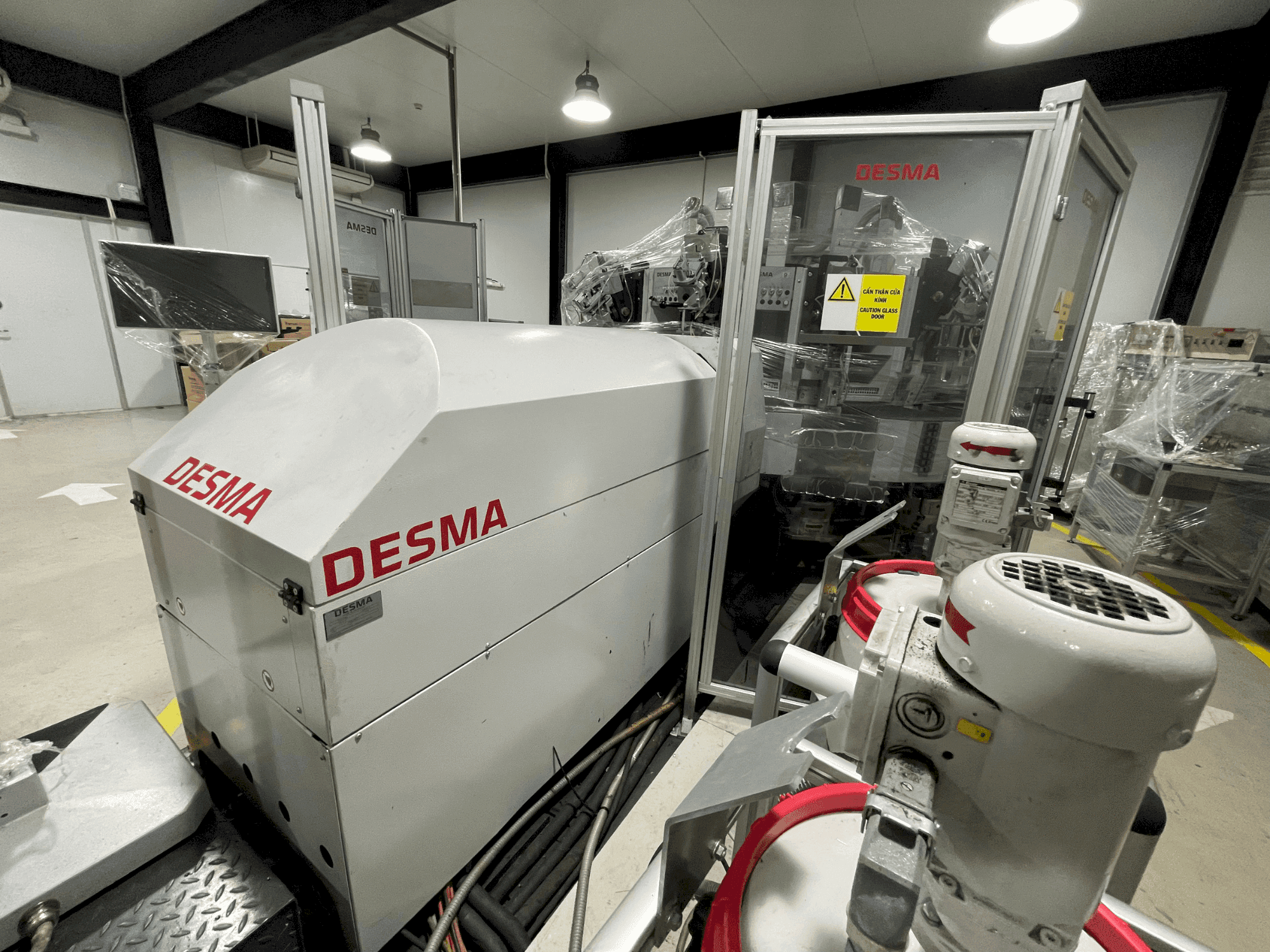 Vista frontal de la máquina Kloeckner Desma PU D522/12-LDI