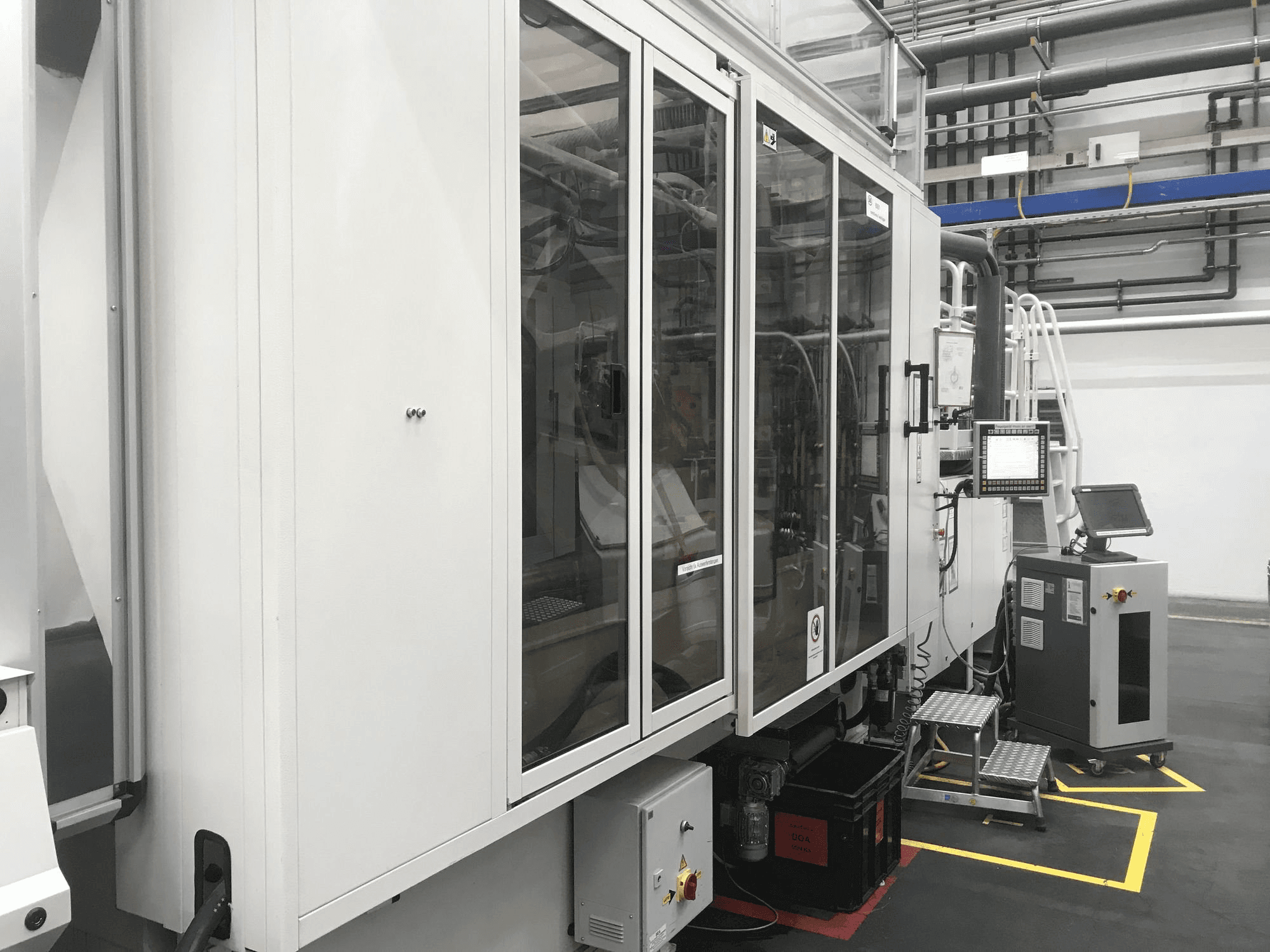 Vista lateral izquierda de la máquina Husky H500 RS 65/60