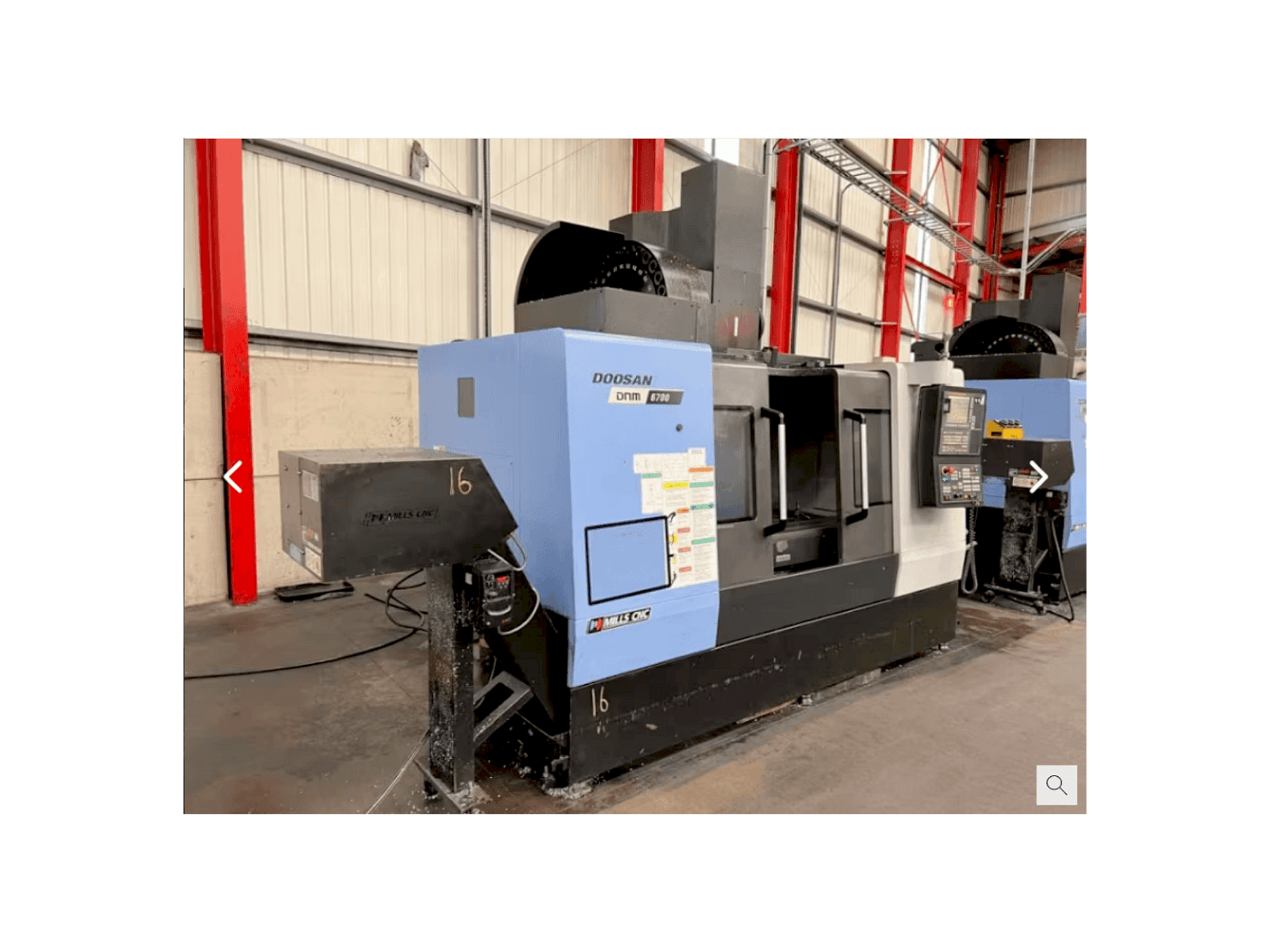 Vista frontal de la máquina Doosan DNM 6700