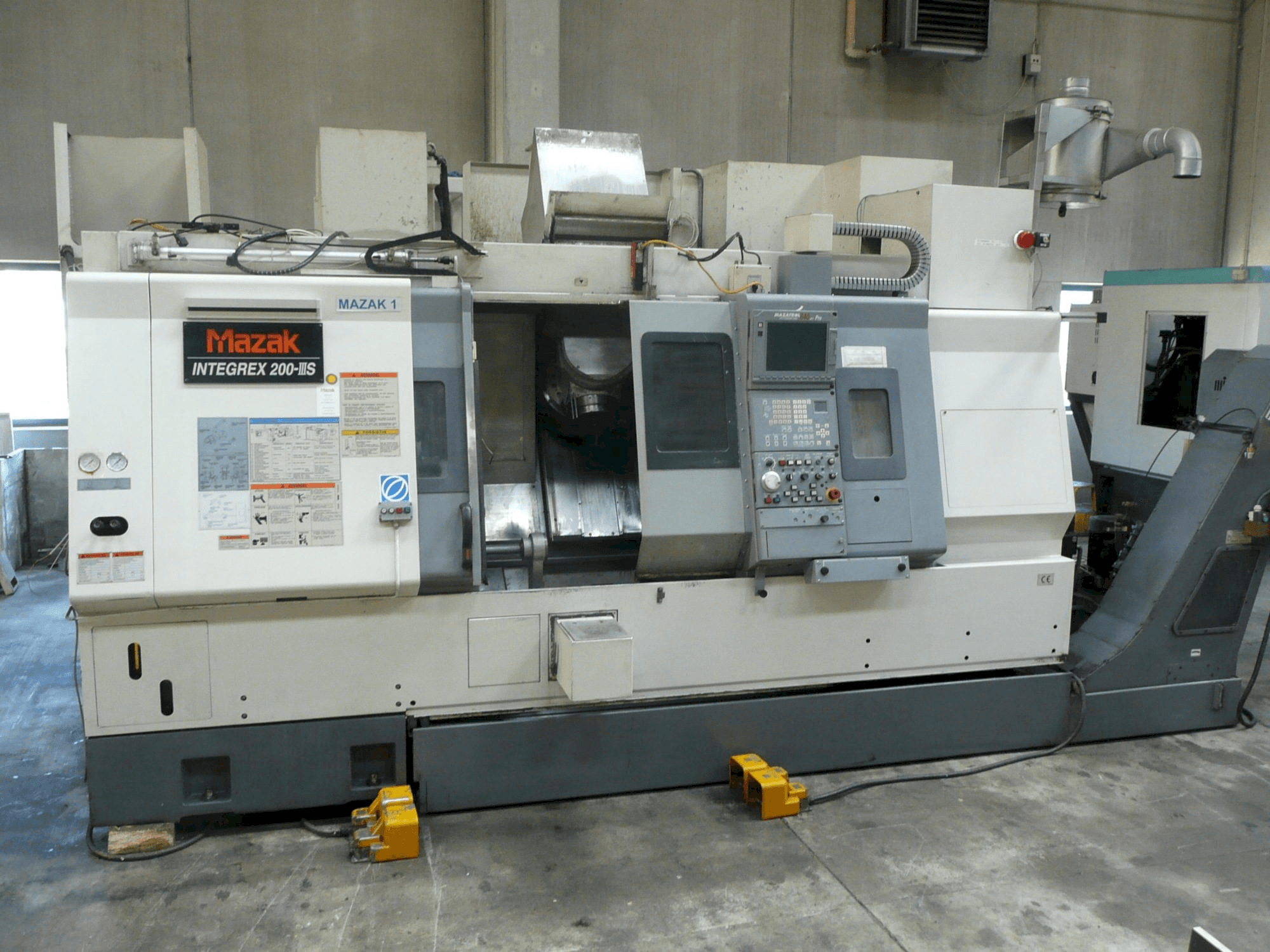 Vista frontal de la máquina Mazak INTEGREX 200-IIIS
