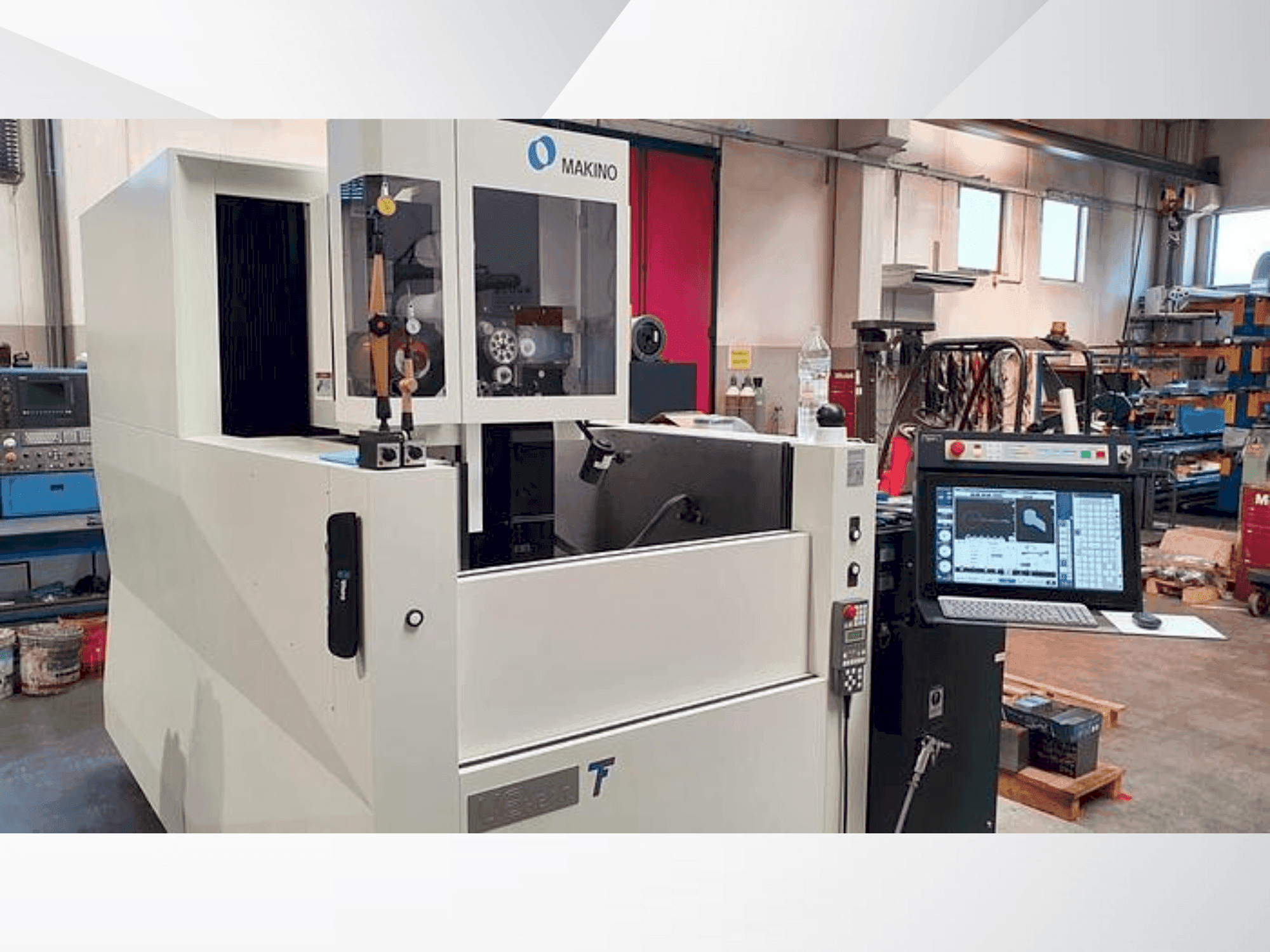 Vista frontal de la máquina Makino U6 HEAT
