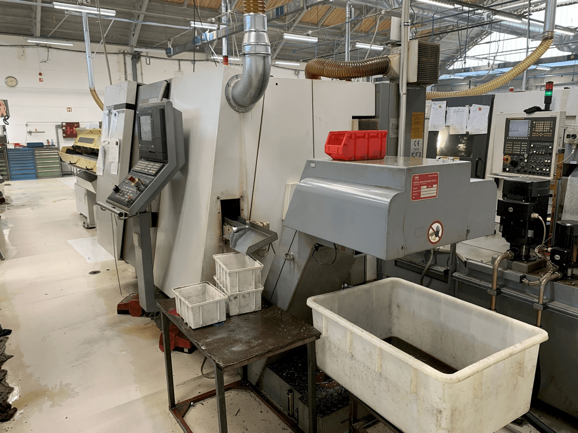 Vista frontal de la máquina Gildemeister Twin 32