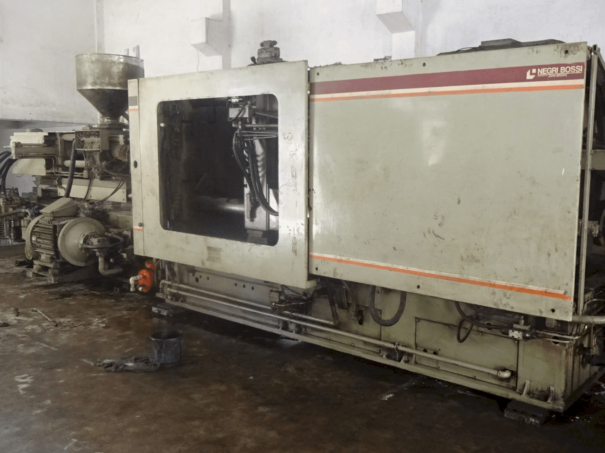 Vista derecha de la máquina Negri Bossi NB 700