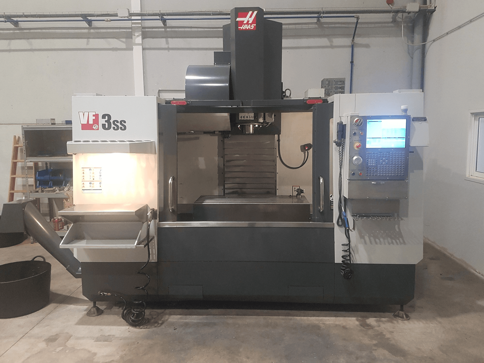 Vista frontal de la máquina HAAS VF- 3SS