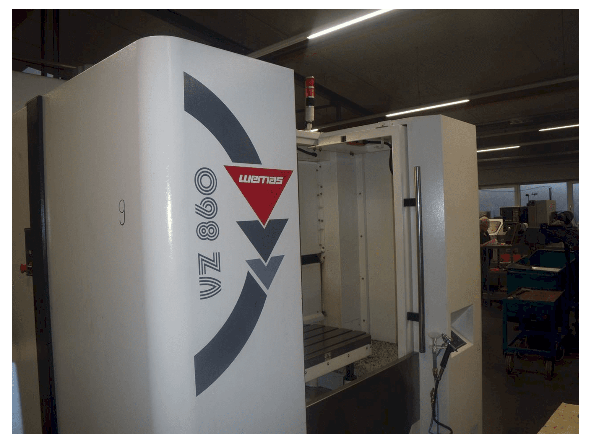 Vista frontal de la máquina WEMAS VZ 860 APC