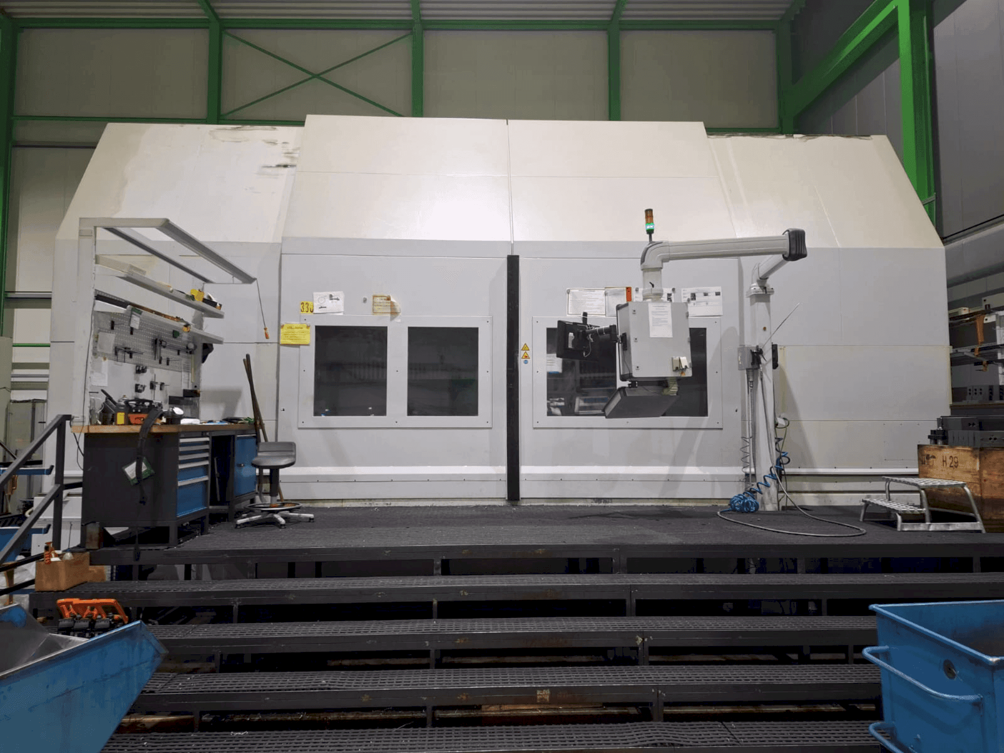 Vista frontal de la máquina Pittler PV4000