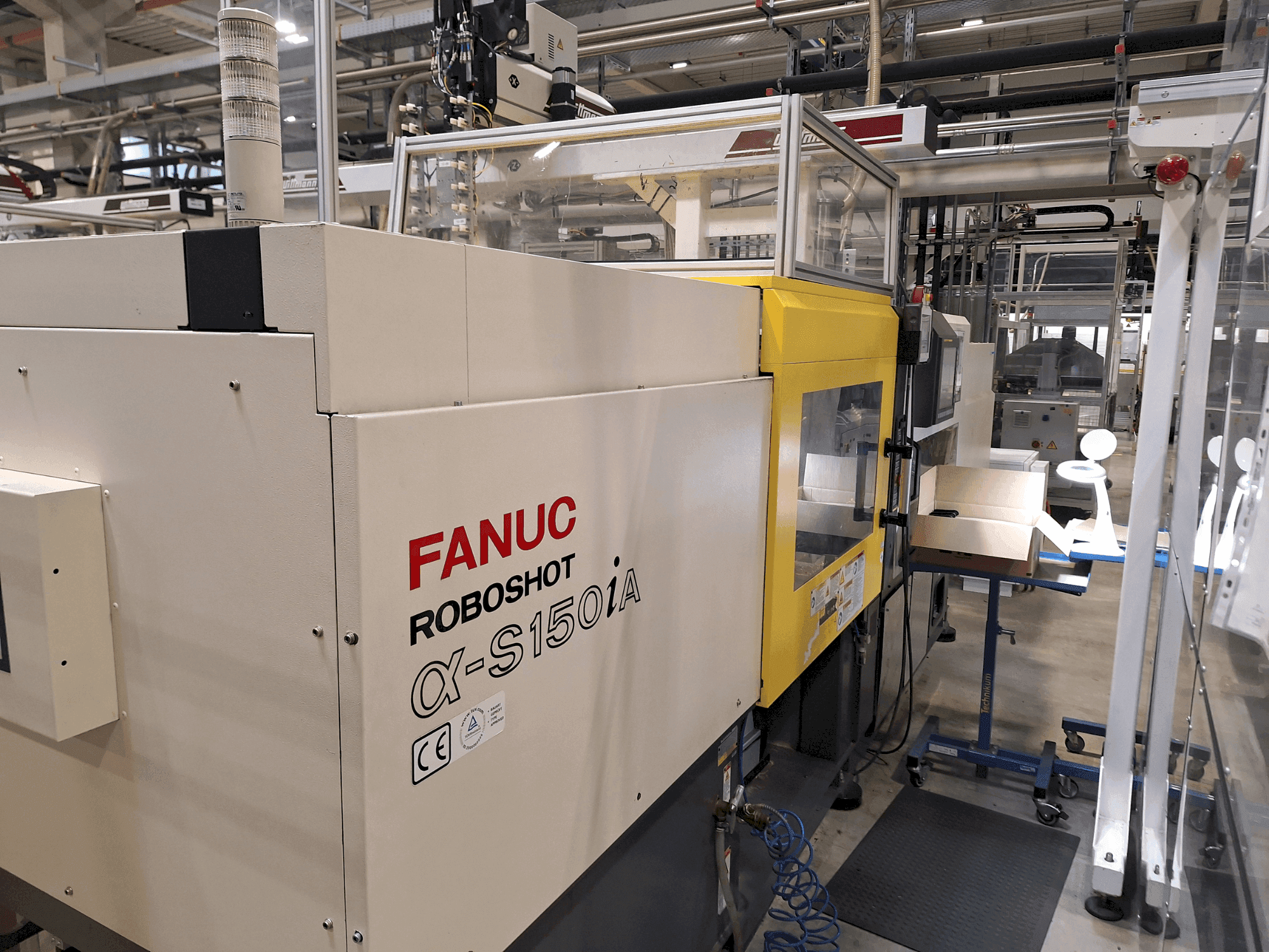 Vista frontal de la máquina FANUC Roboshot S150iA