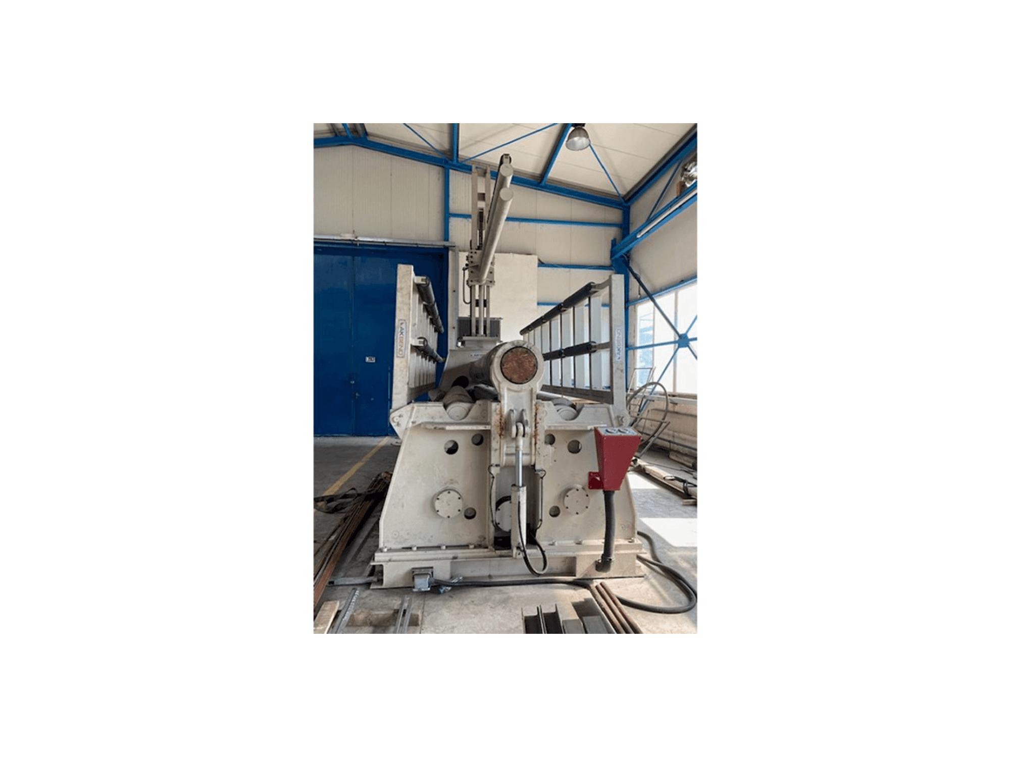 Vista frontal de la máquina Akyapak AHS 4100/25