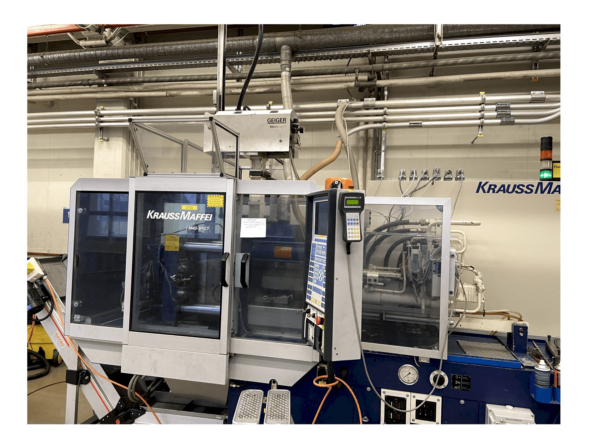 Vista frontal de la máquina Krauss Maffei 40-55 C2