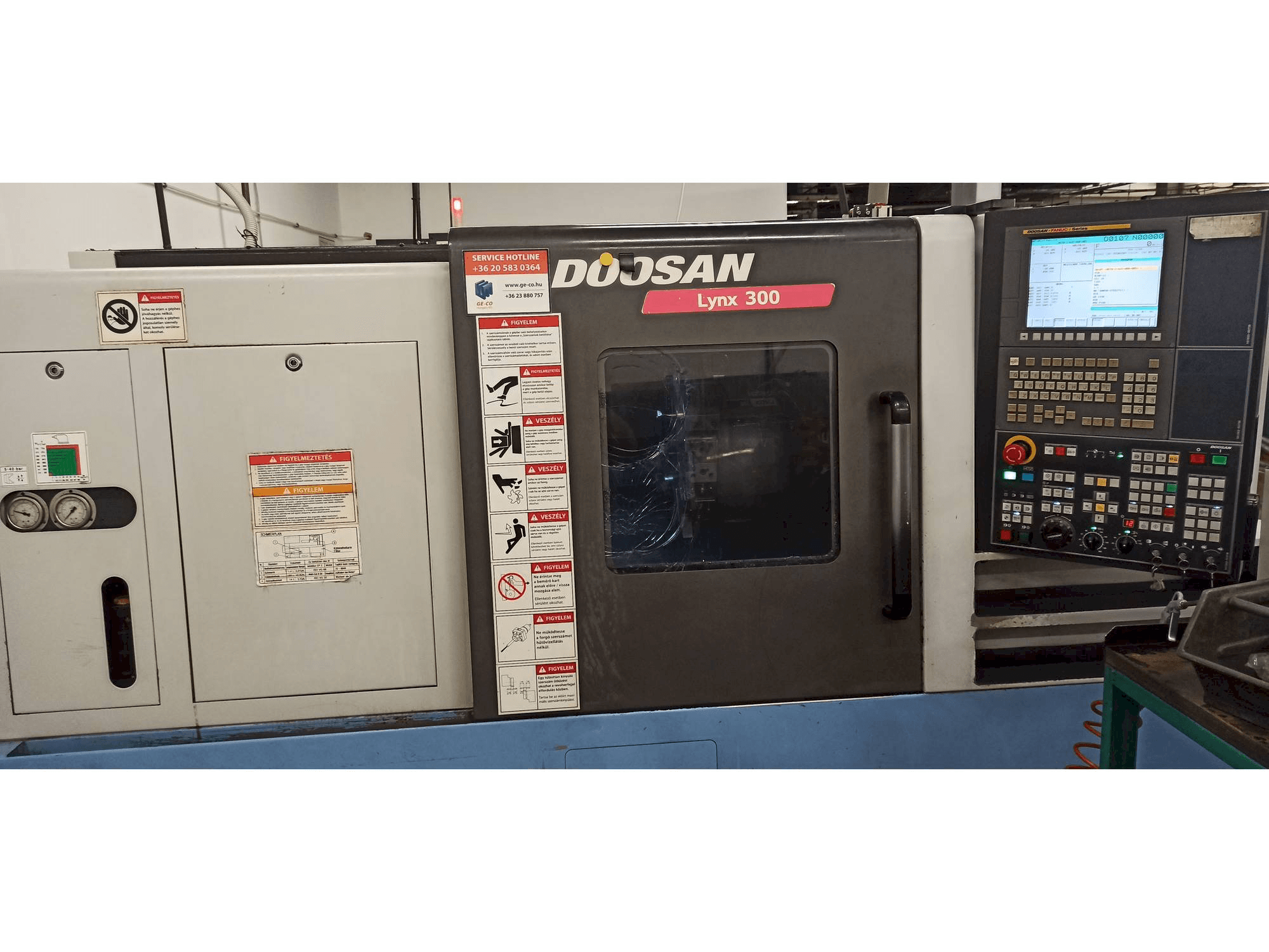 Vista frontal de la máquina Doosan Lynx 300
