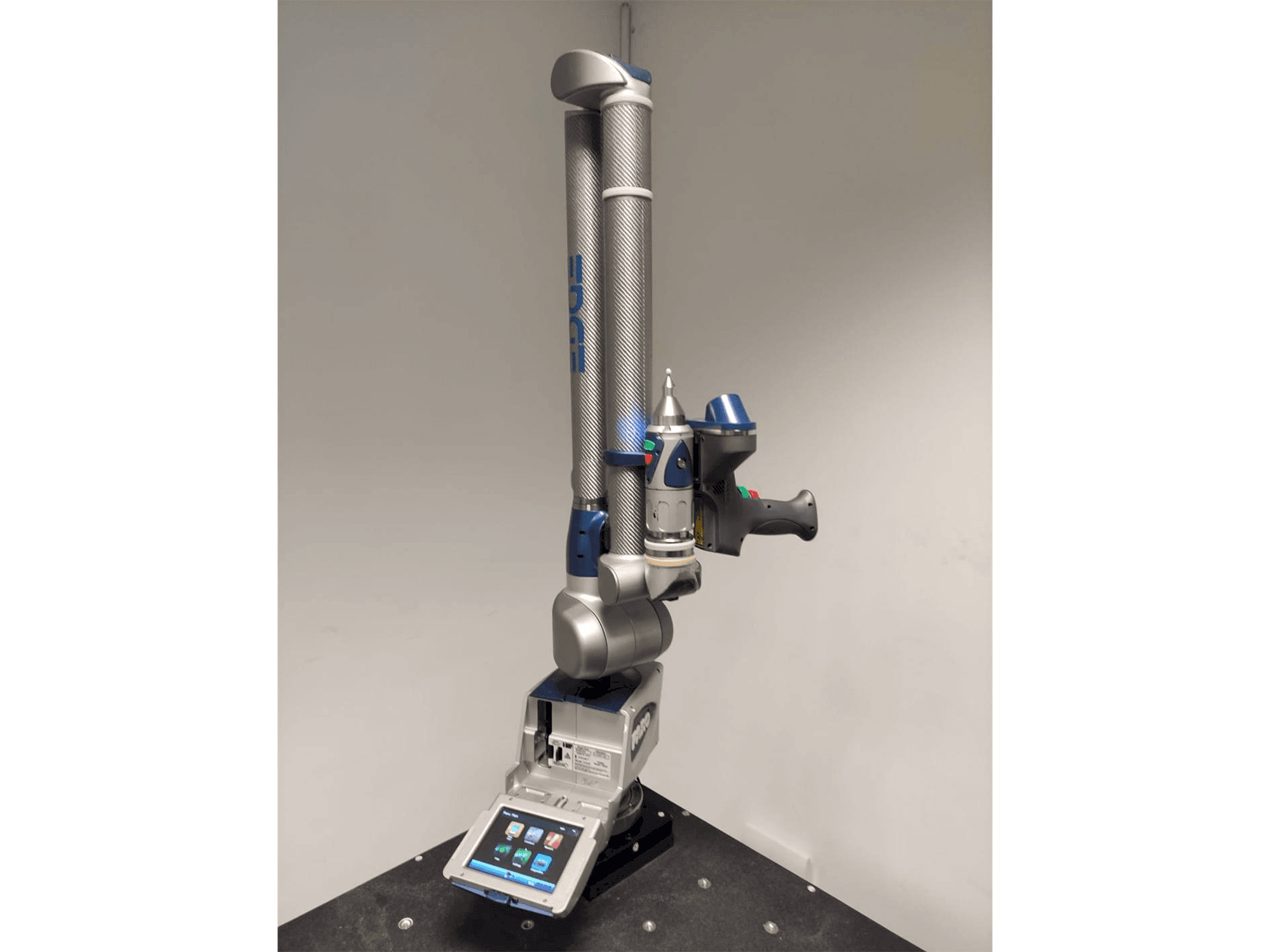 Vista frontal de la máquina Faro Edge ScanArm 2.7