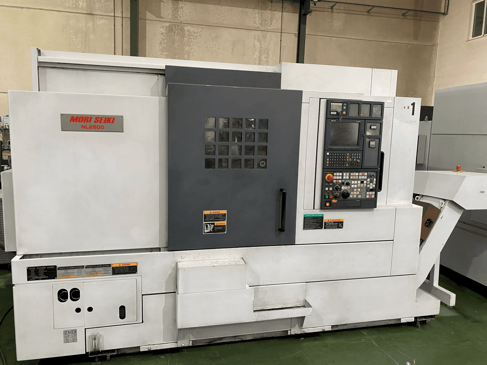 Vista frontal de la máquina MORI SEIKI NL 2500 SY (2007)