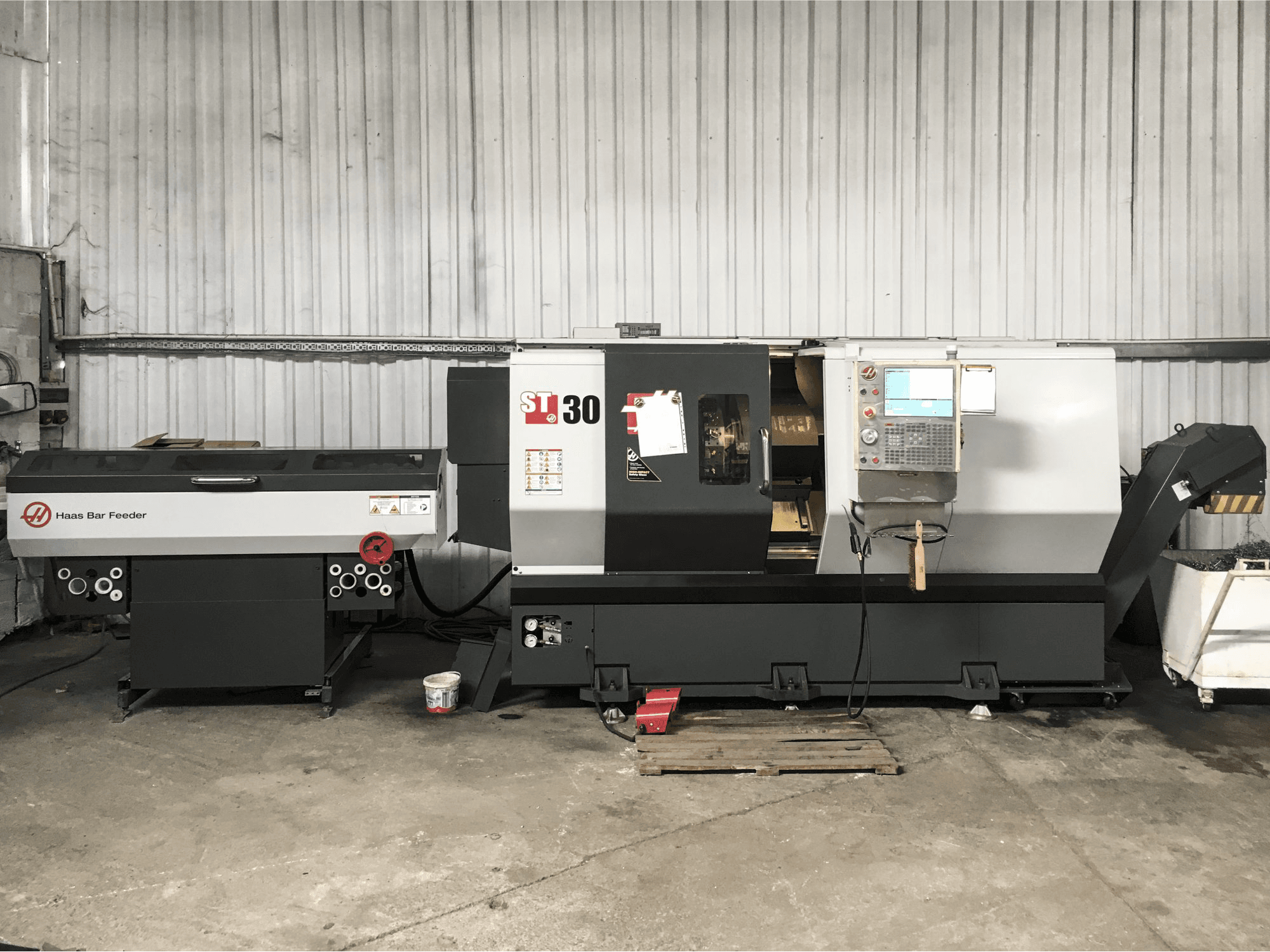 Vista frontal de la máquina HAAS ST-30