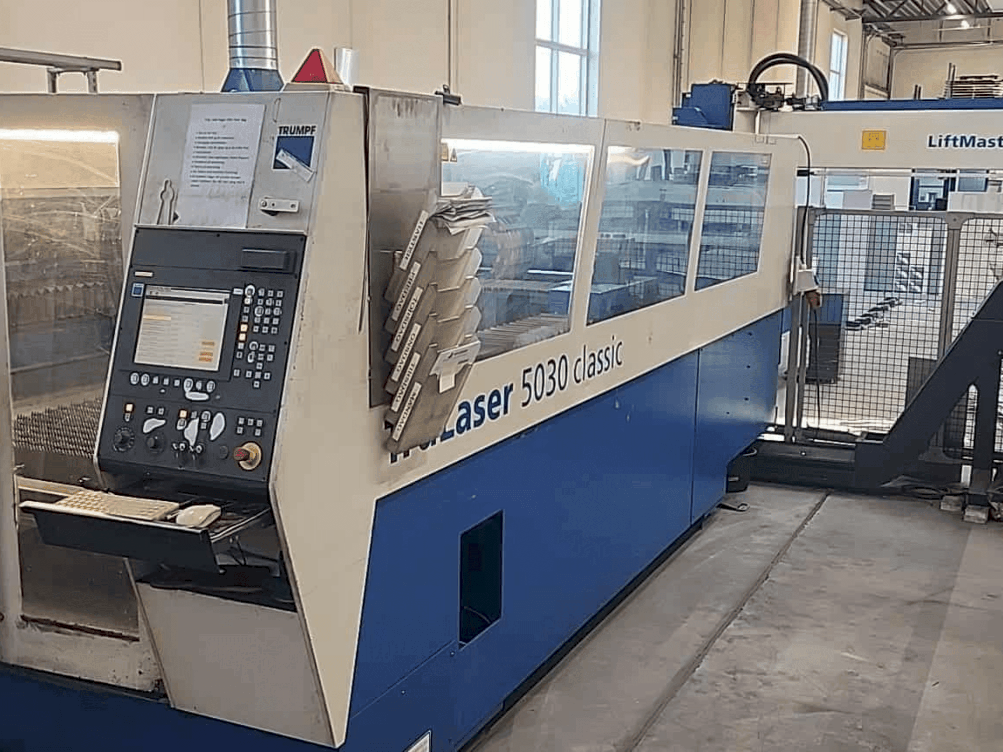 Vista frontal de la máquina TRUMPF TruLaser 5030 classic