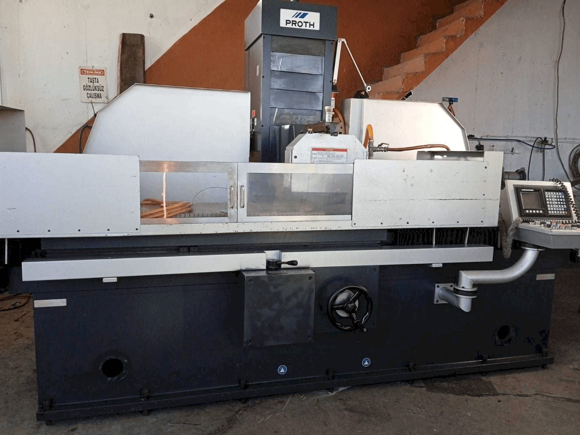 Vista frontal de la máquina Proth PSGC-50100 AHR