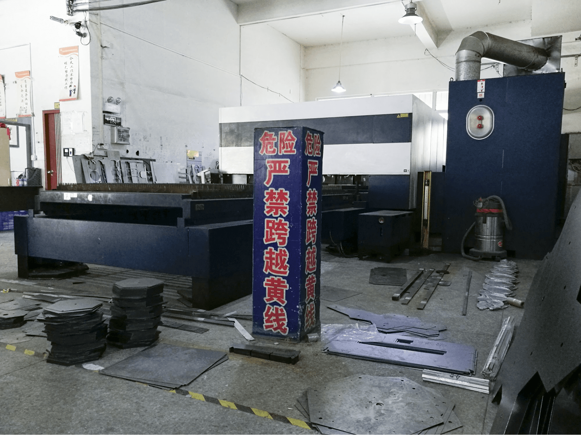 Mesa de trabajo vista derecha de la máquina Trumpf TruLaser 3030