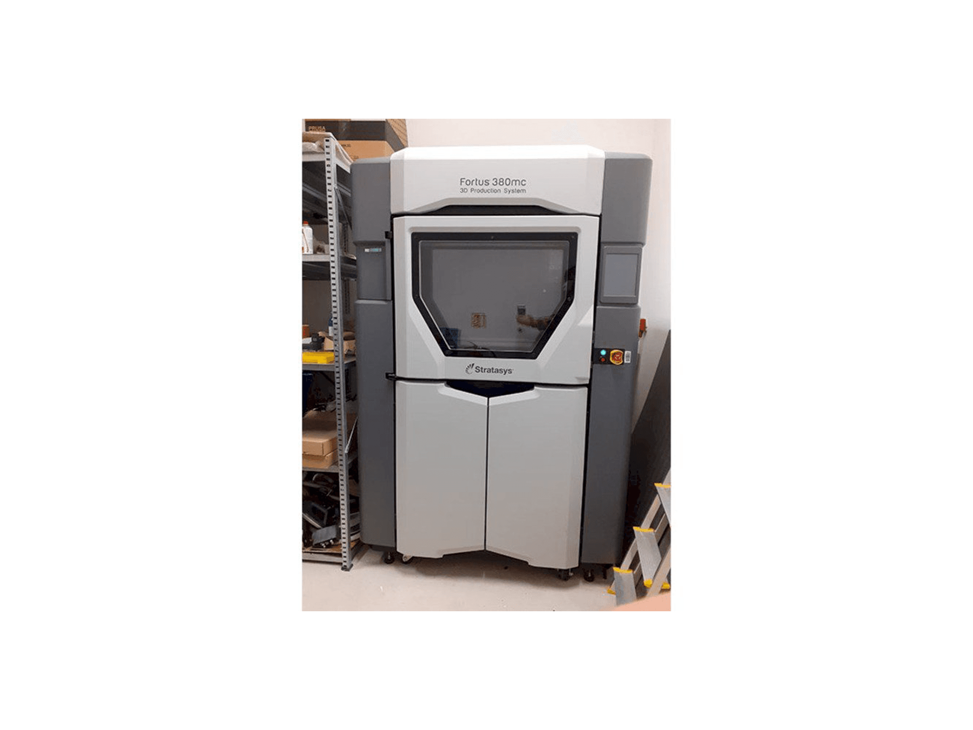 Vista frontal de la máquina Stratasys Fortus 380MC