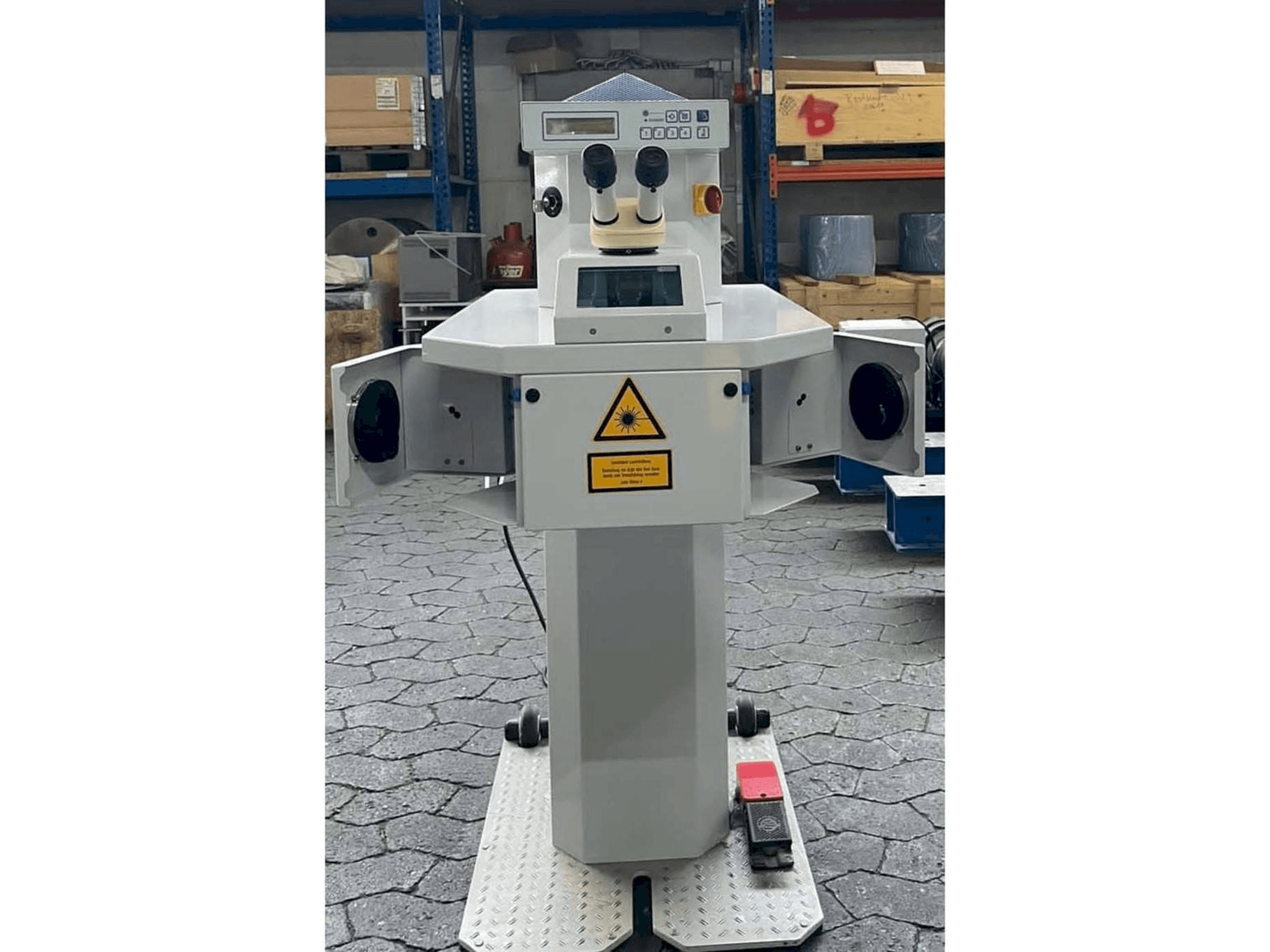 Vista frontal de la máquina ALPHA LASER ALO 30