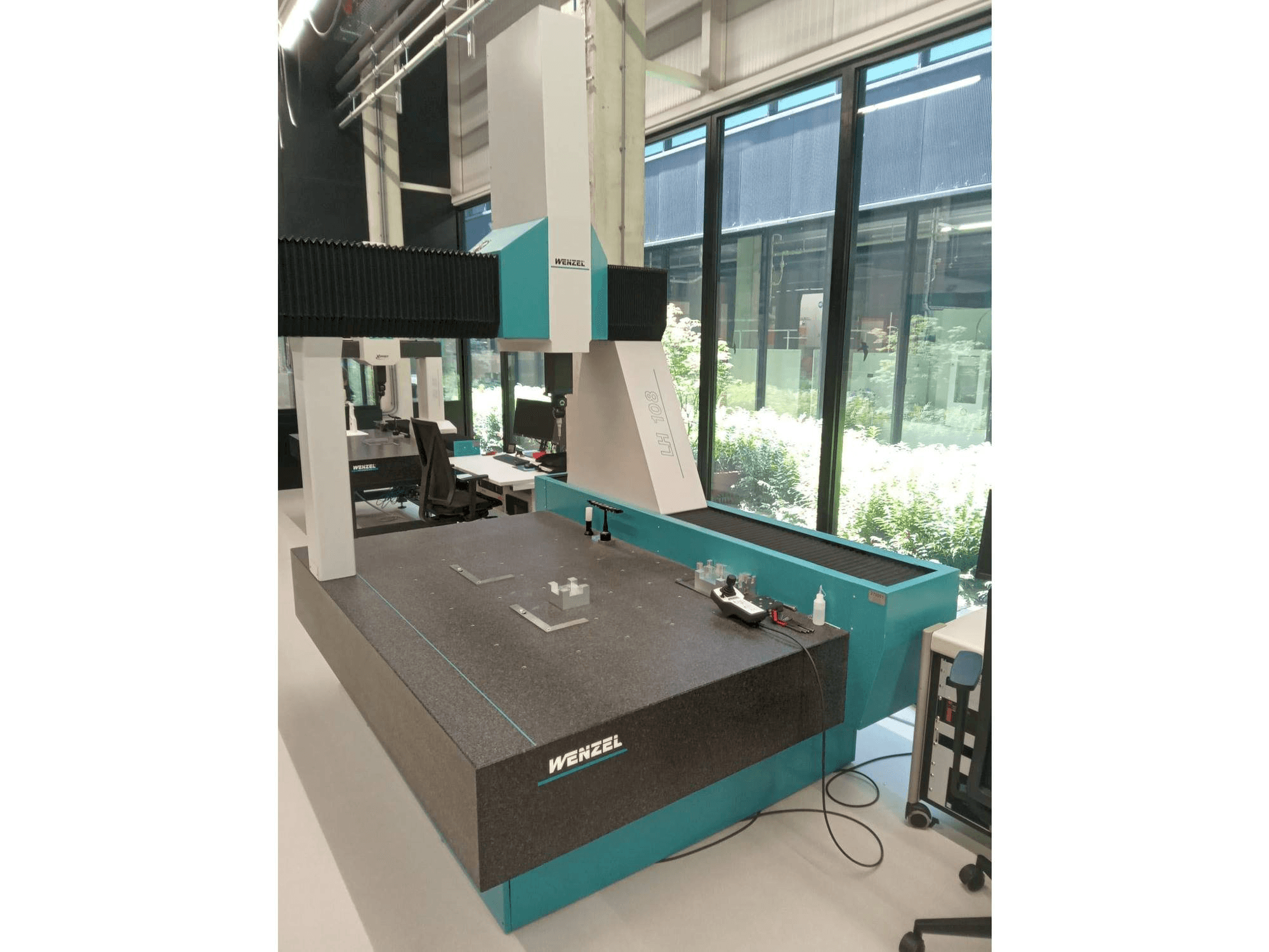 Vista frontal de la máquina Wenzel LH-108