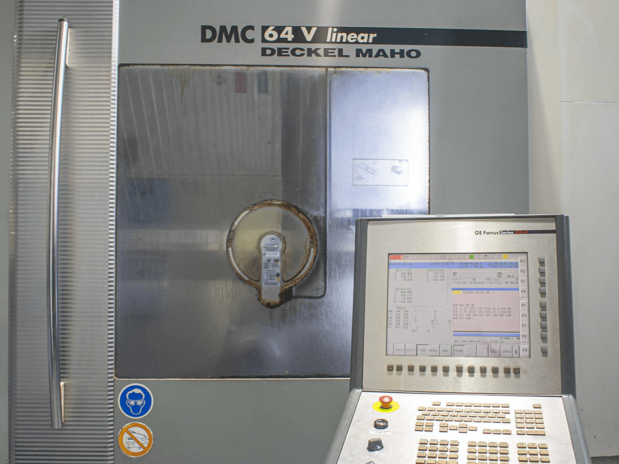 Vista frontal de la máquina DECKEL MAHO DMC 64 V linear