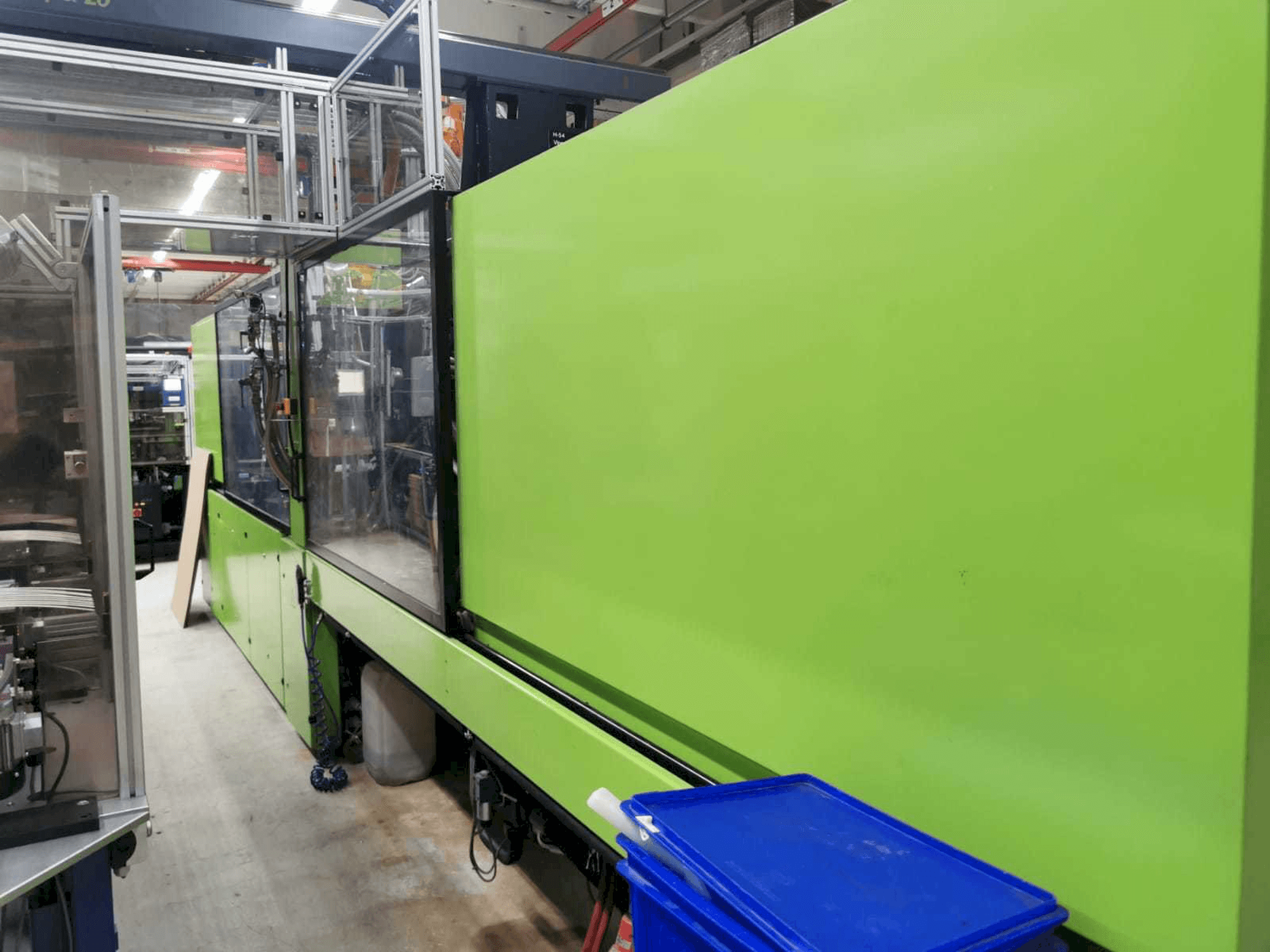 Vista lateral derecha de la máquina Engel ES 1800/400 HL