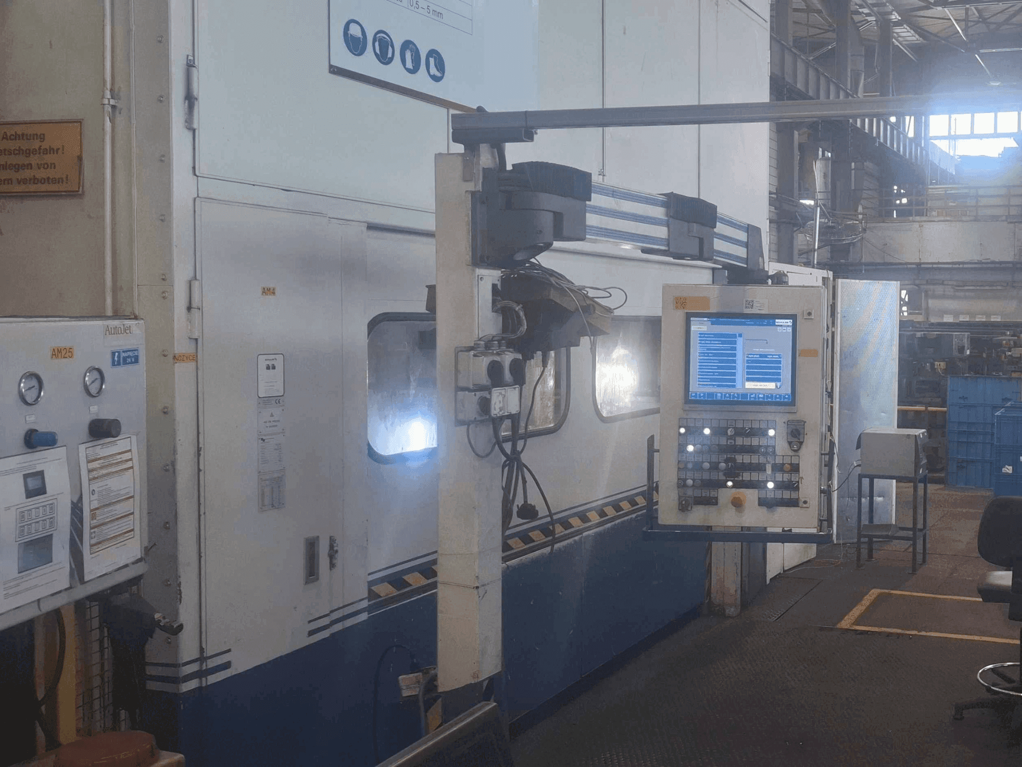 Vista frontal de la máquina Müller HUQ 630.30